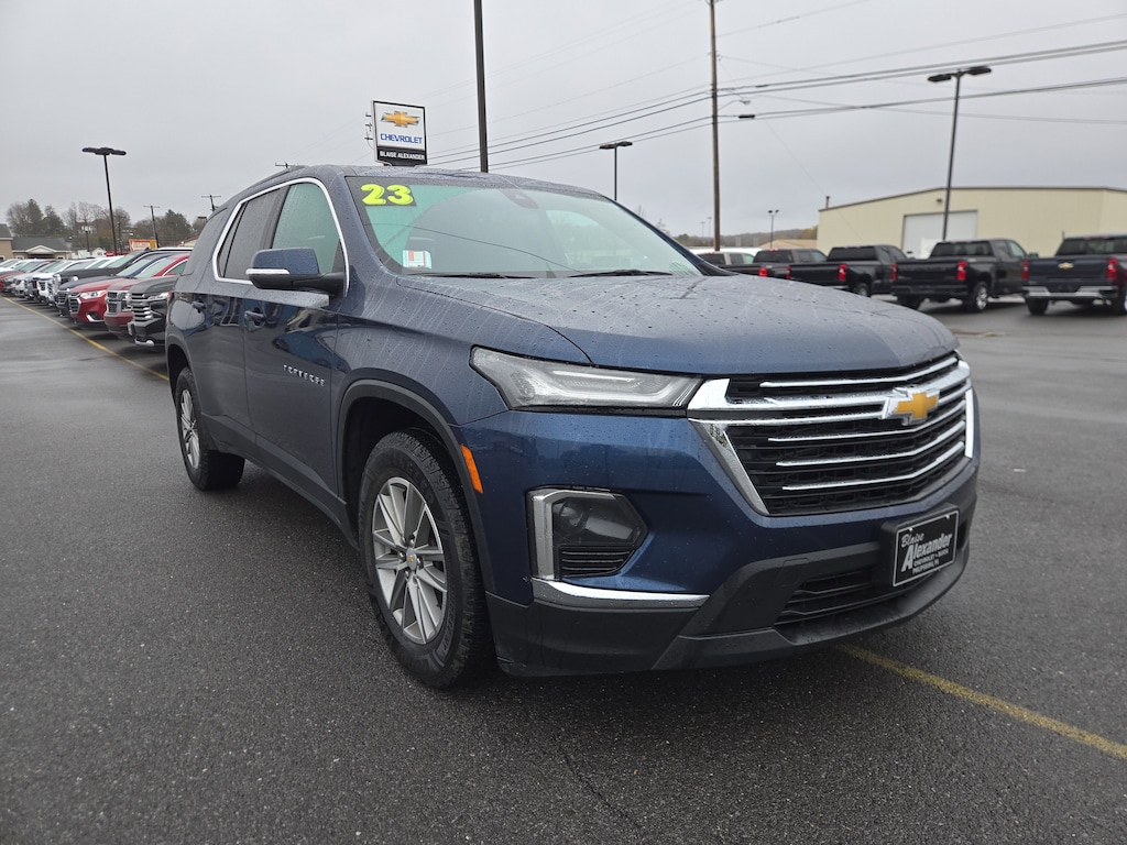 Used 2023 Chevrolet Traverse LT Cloth SUV