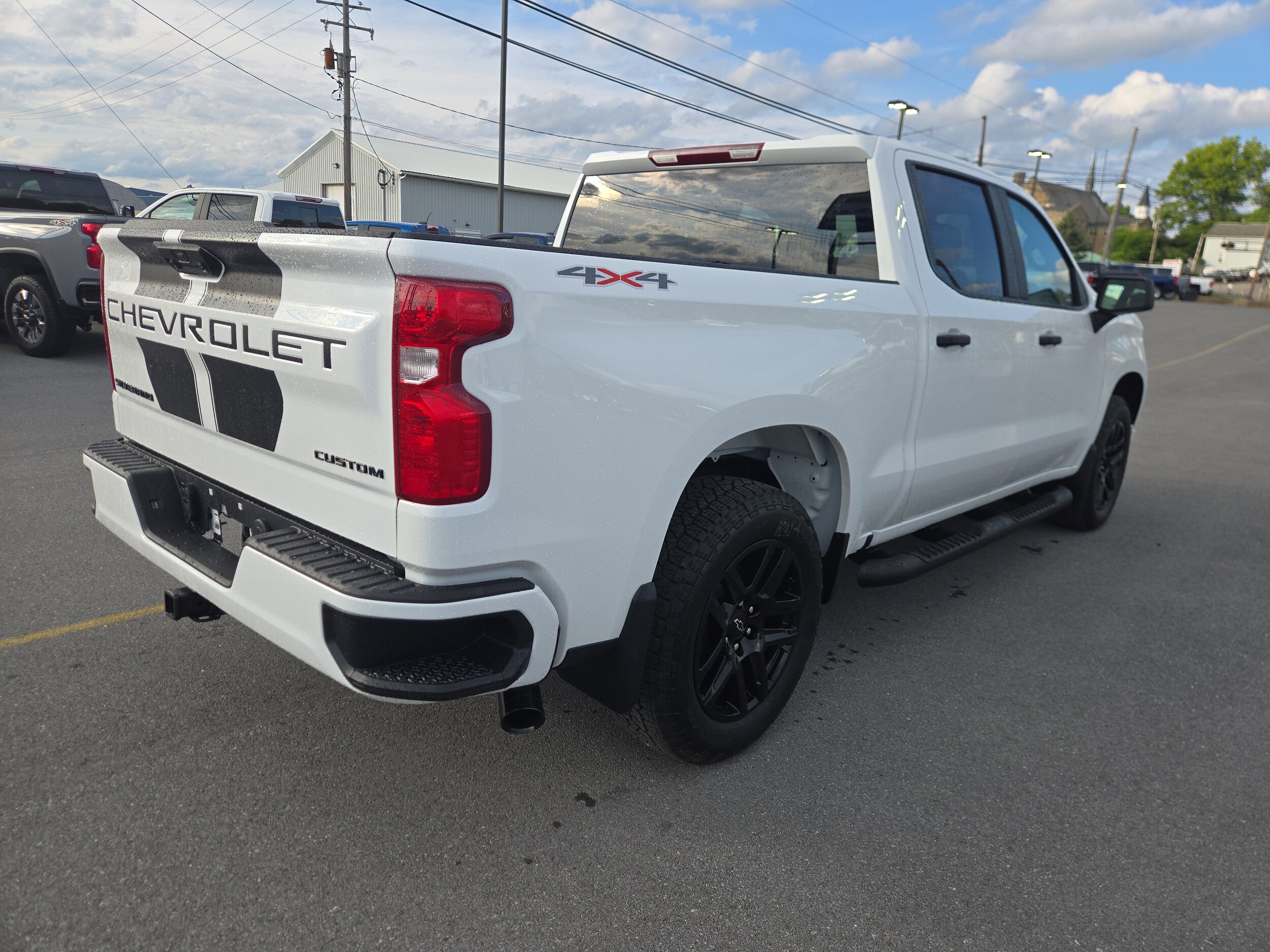 2025 Chevrolet Silverado 1500 Custom photo 3
