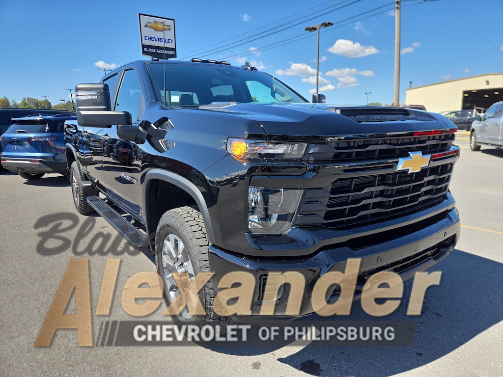 New 2025 Chevrolet Silverado 2500HD Custom Truck Crew Cab