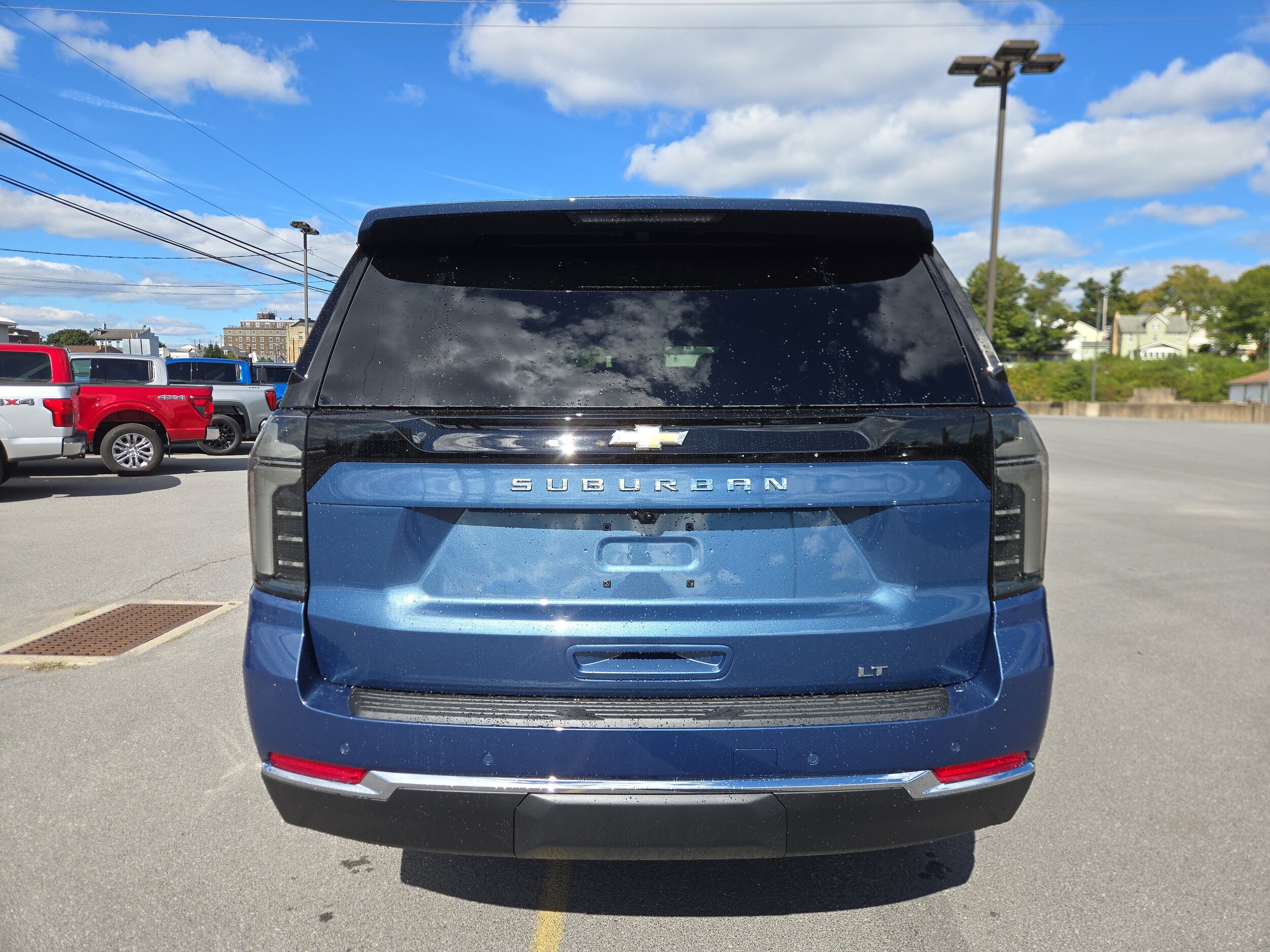 2025 Chevrolet Suburban LT photo 4