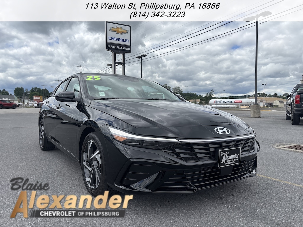 Used 2025 Hyundai Elantra SEL Convenience Sedan