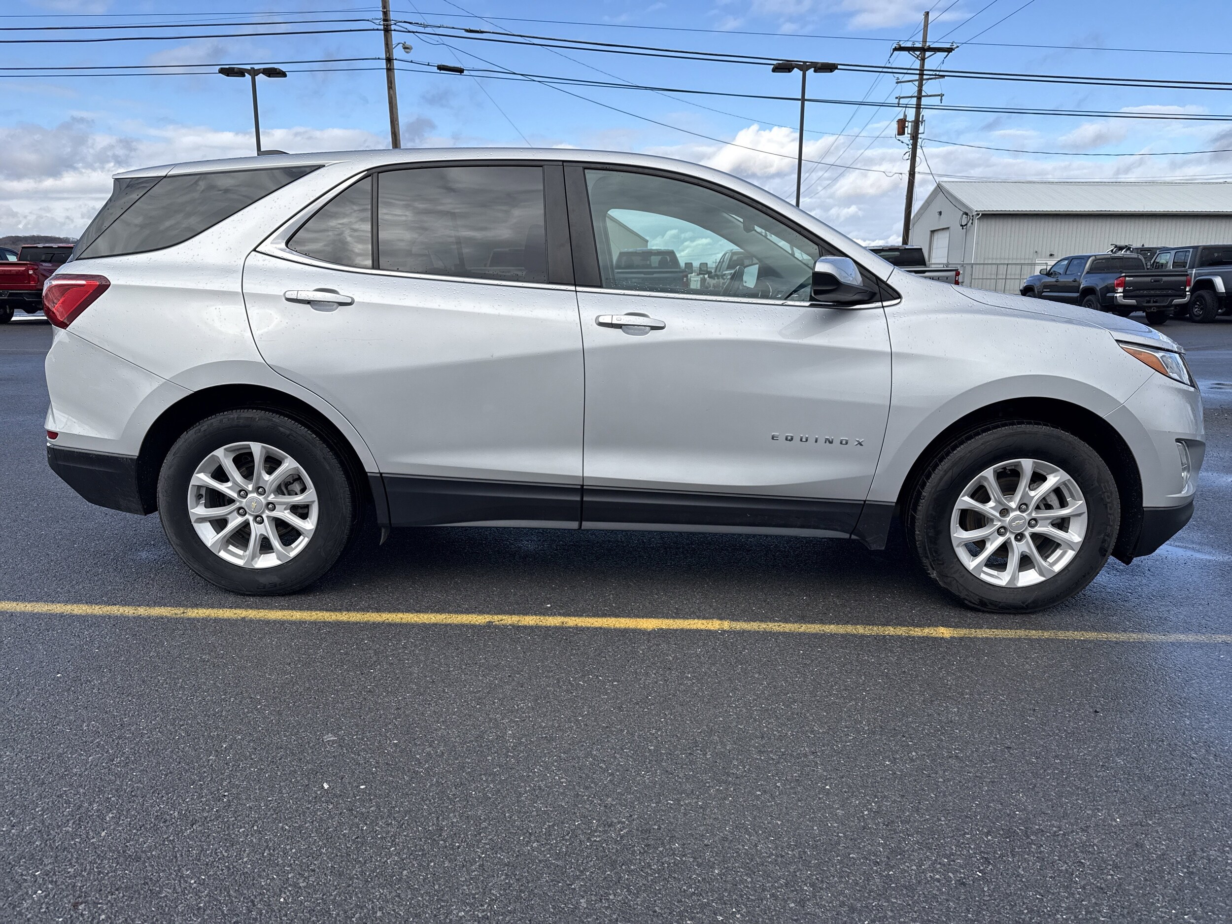2021 Chevrolet Equinox LT photo 2