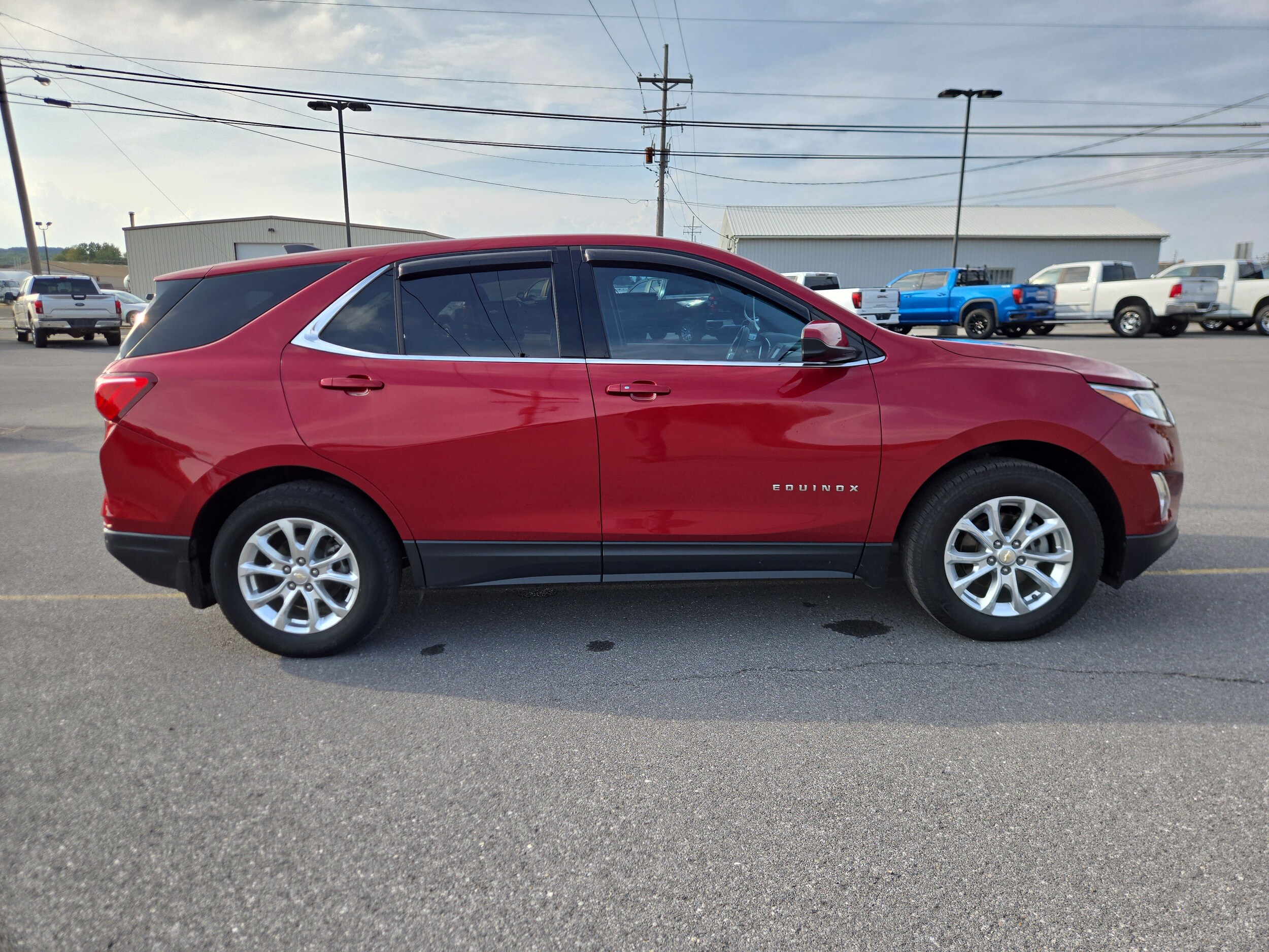 2020 Chevrolet Equinox LT photo 2