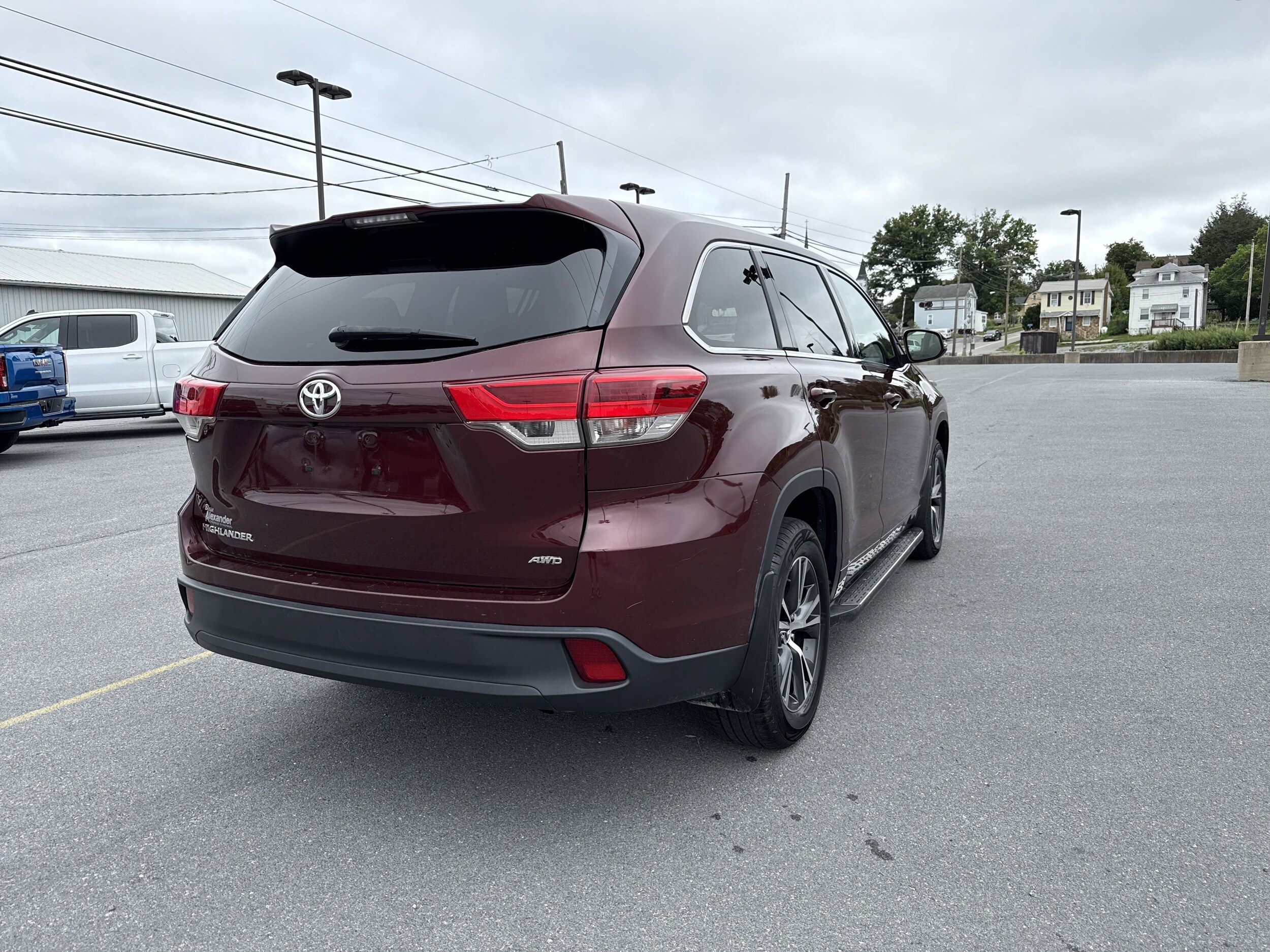 2017 Toyota Highlander LE photo 3