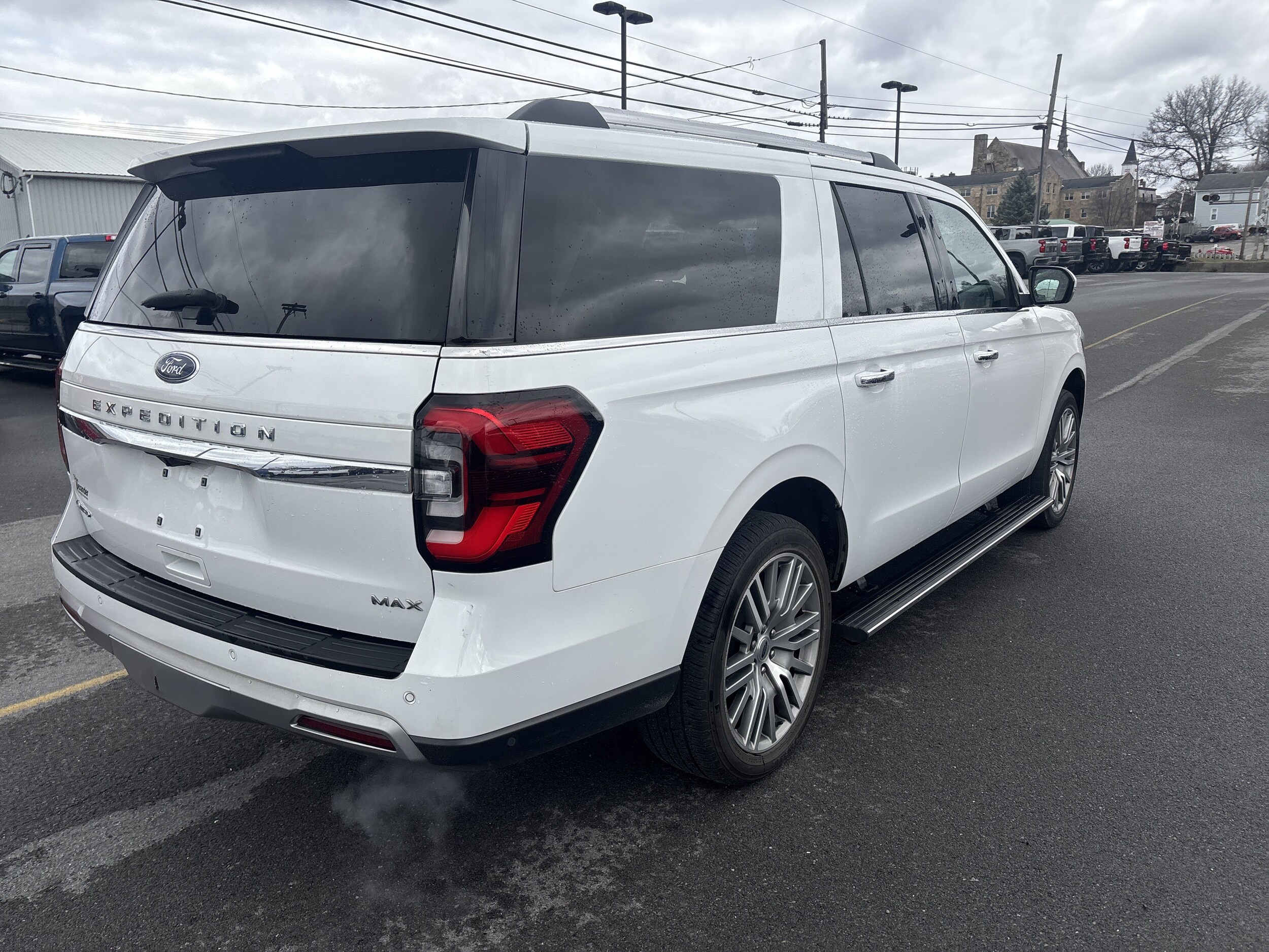 2022 Ford Expedition MAX Limited photo 3