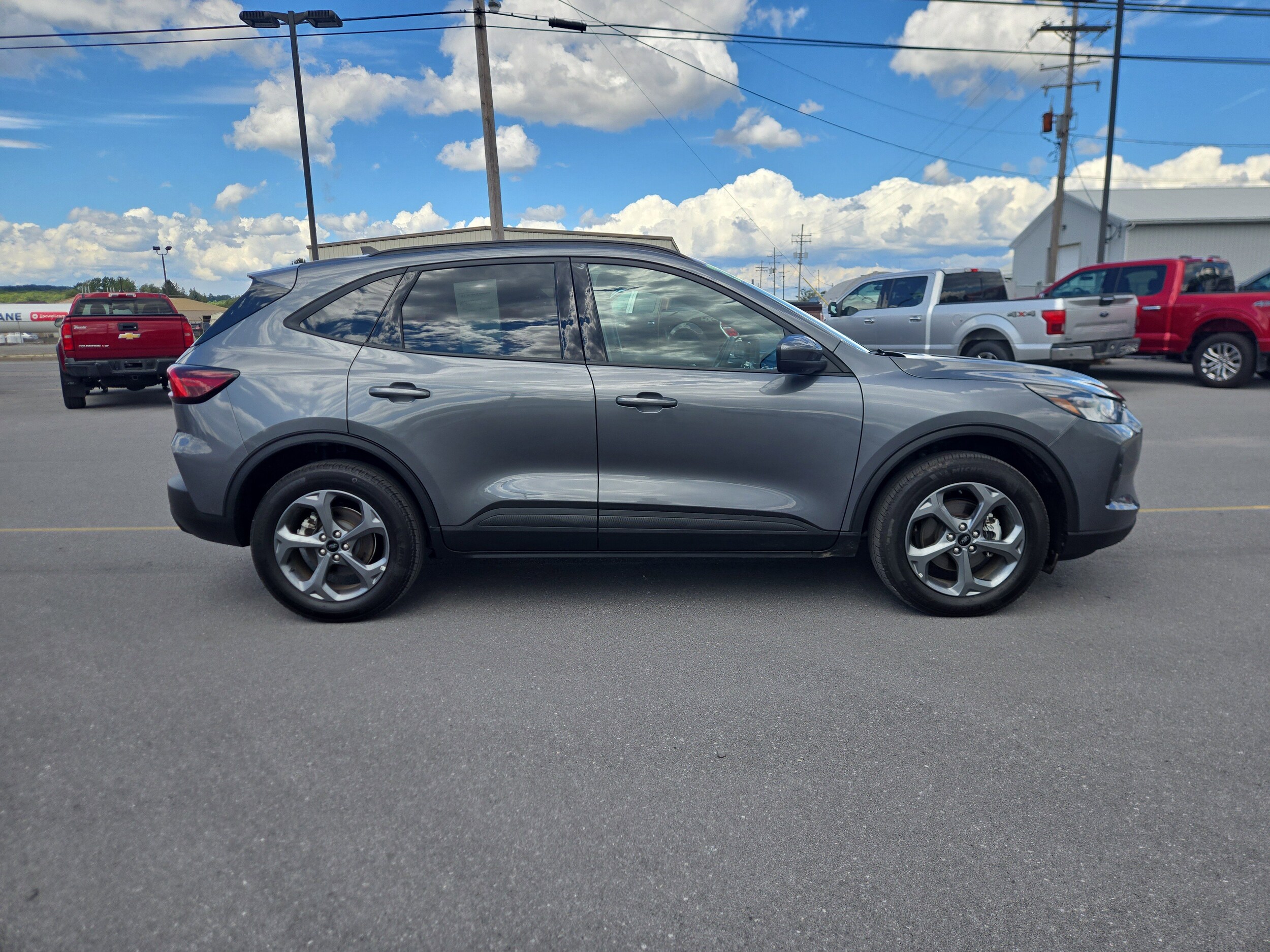 2025 Ford Escape ST-Line Select photo 2