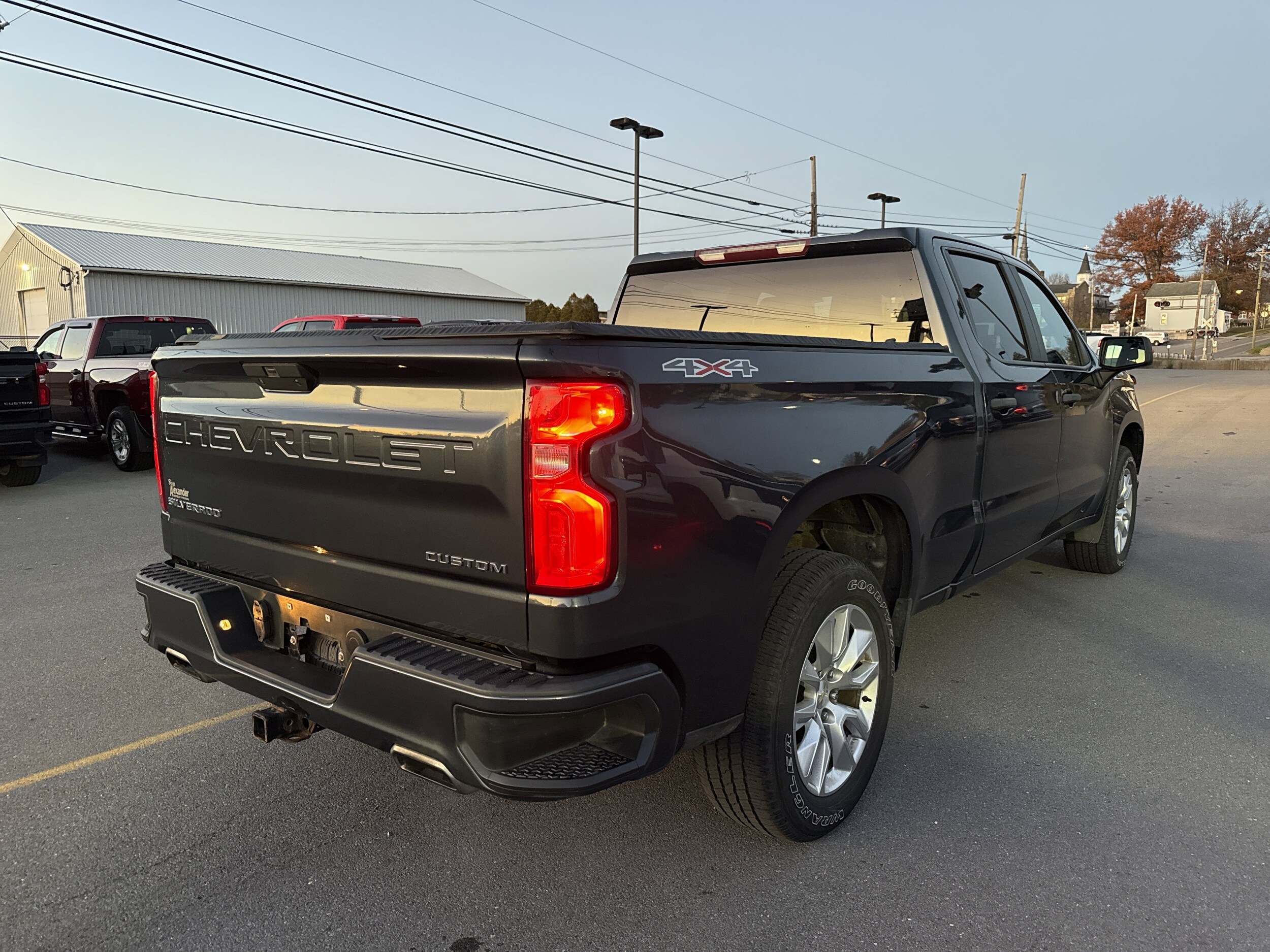 2019 Chevrolet Silverado 1500 Custom photo 2