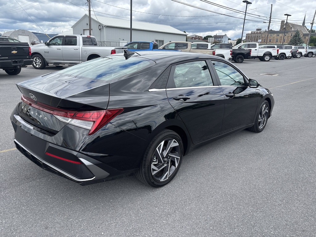 Used 2025 Hyundai Elantra SEL Convenience Sedan