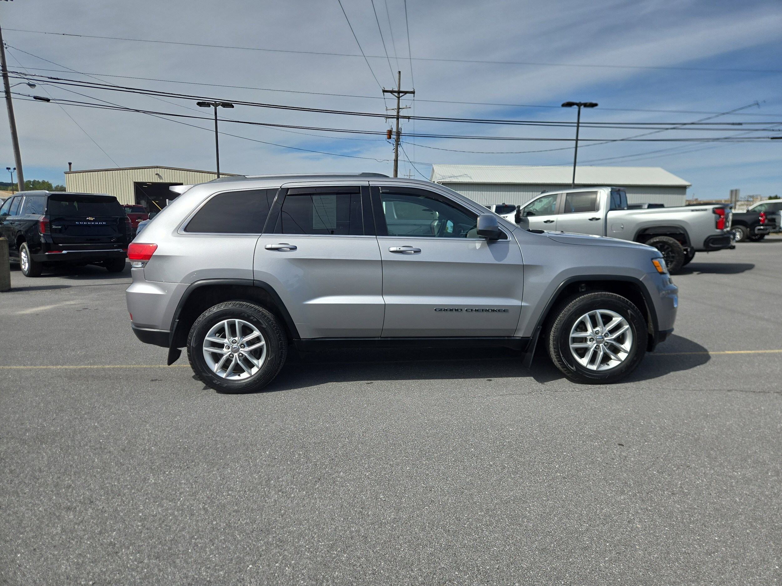 2017 Jeep Grand Cherokee Laredo photo 2