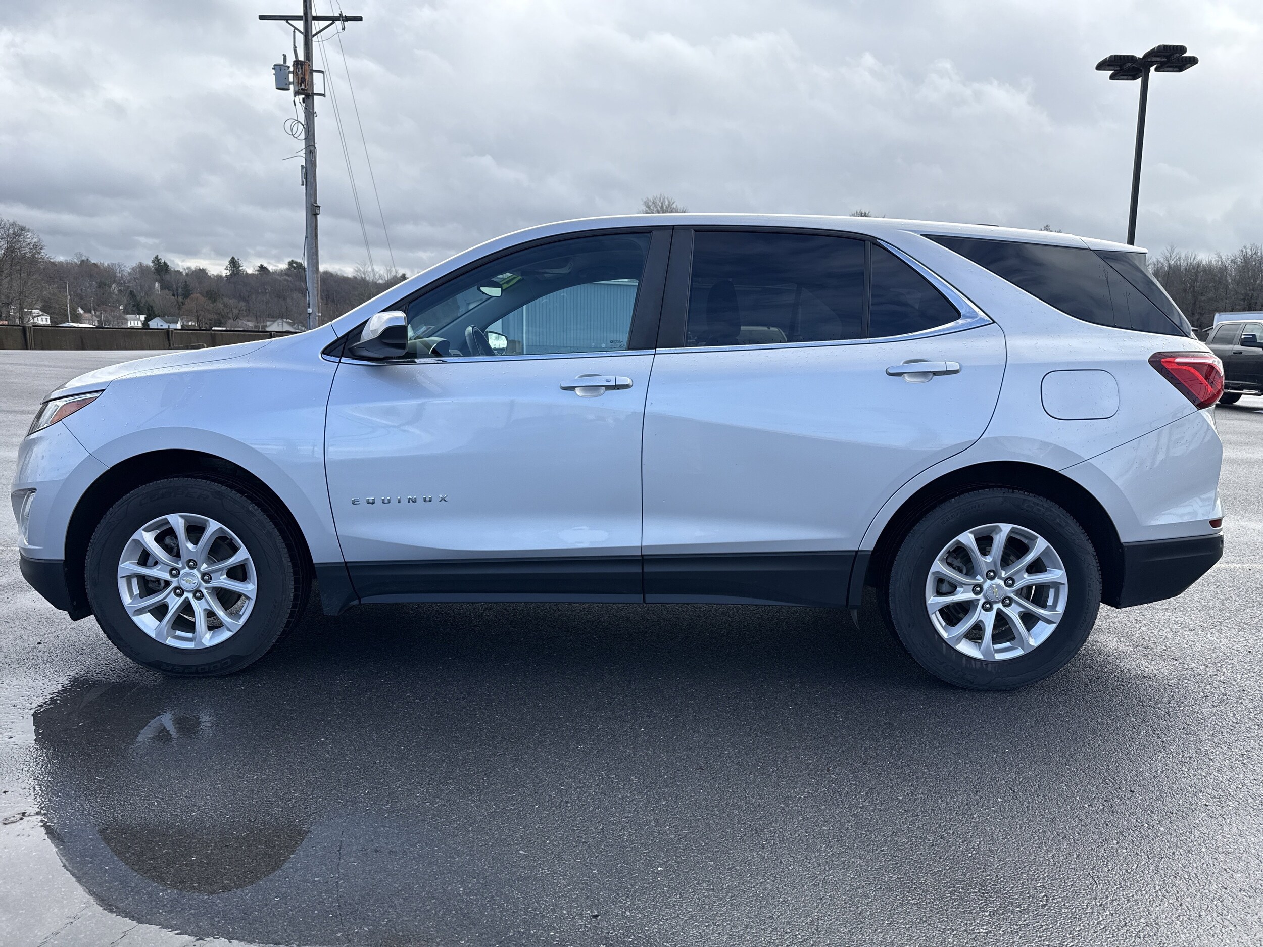 2021 Chevrolet Equinox LT photo 2