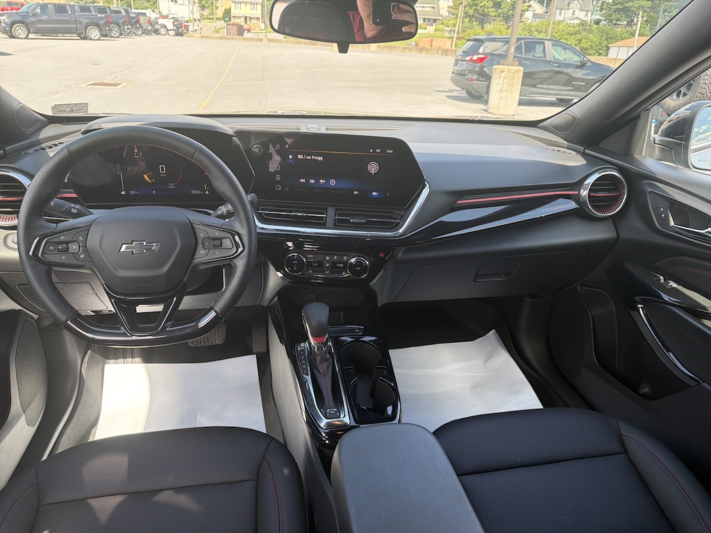 Used 2025 Chevrolet Trax 2RS SUV