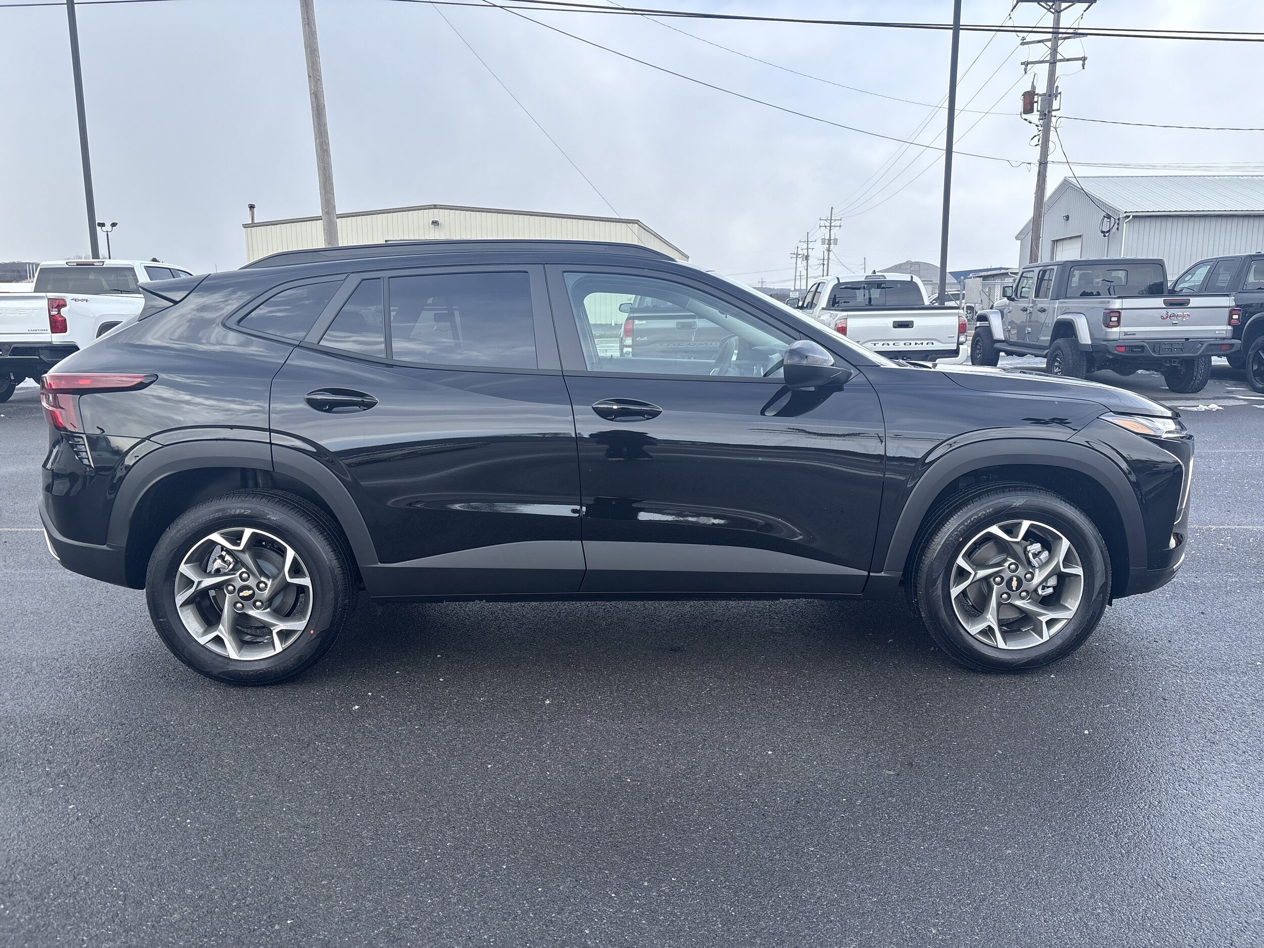 2026 Chevrolet Trax LT photo 2