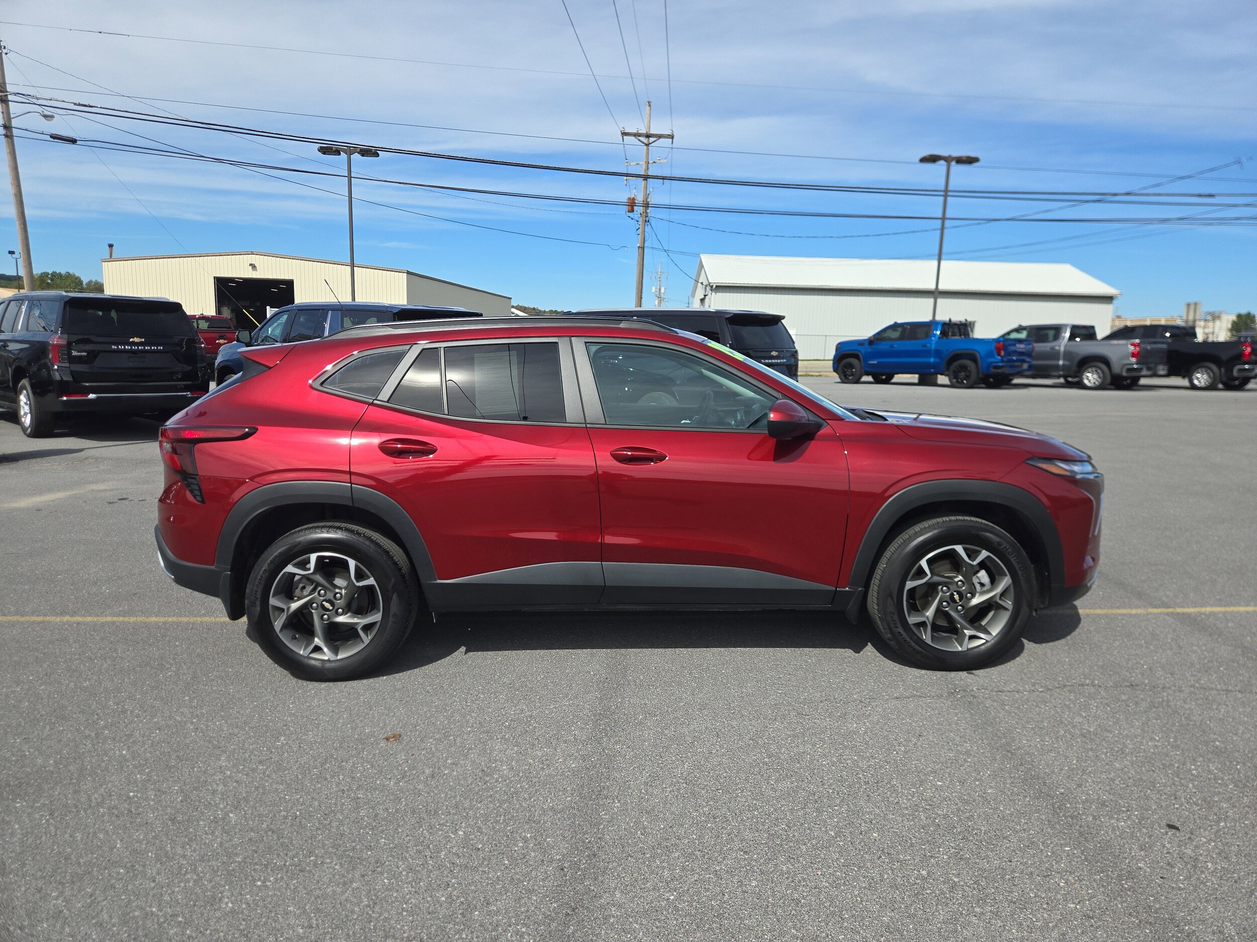 2025 Chevrolet Trax LT photo 2