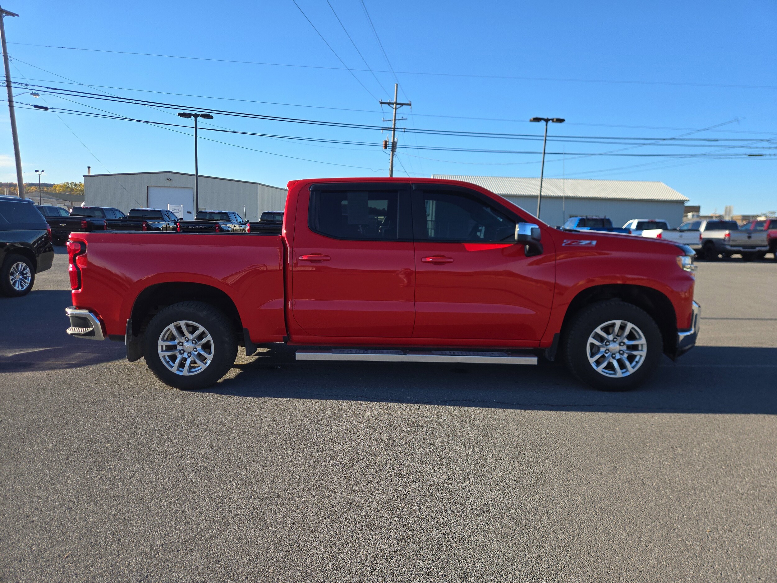 2021 Chevrolet Silverado 1500 LT photo 2
