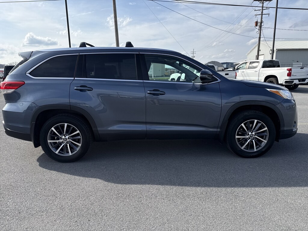Used 2019 Toyota Highlander SE SUV