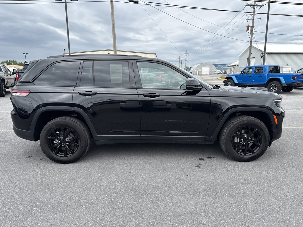 Used 2025 Jeep Grand Cherokee Altitude X SUV