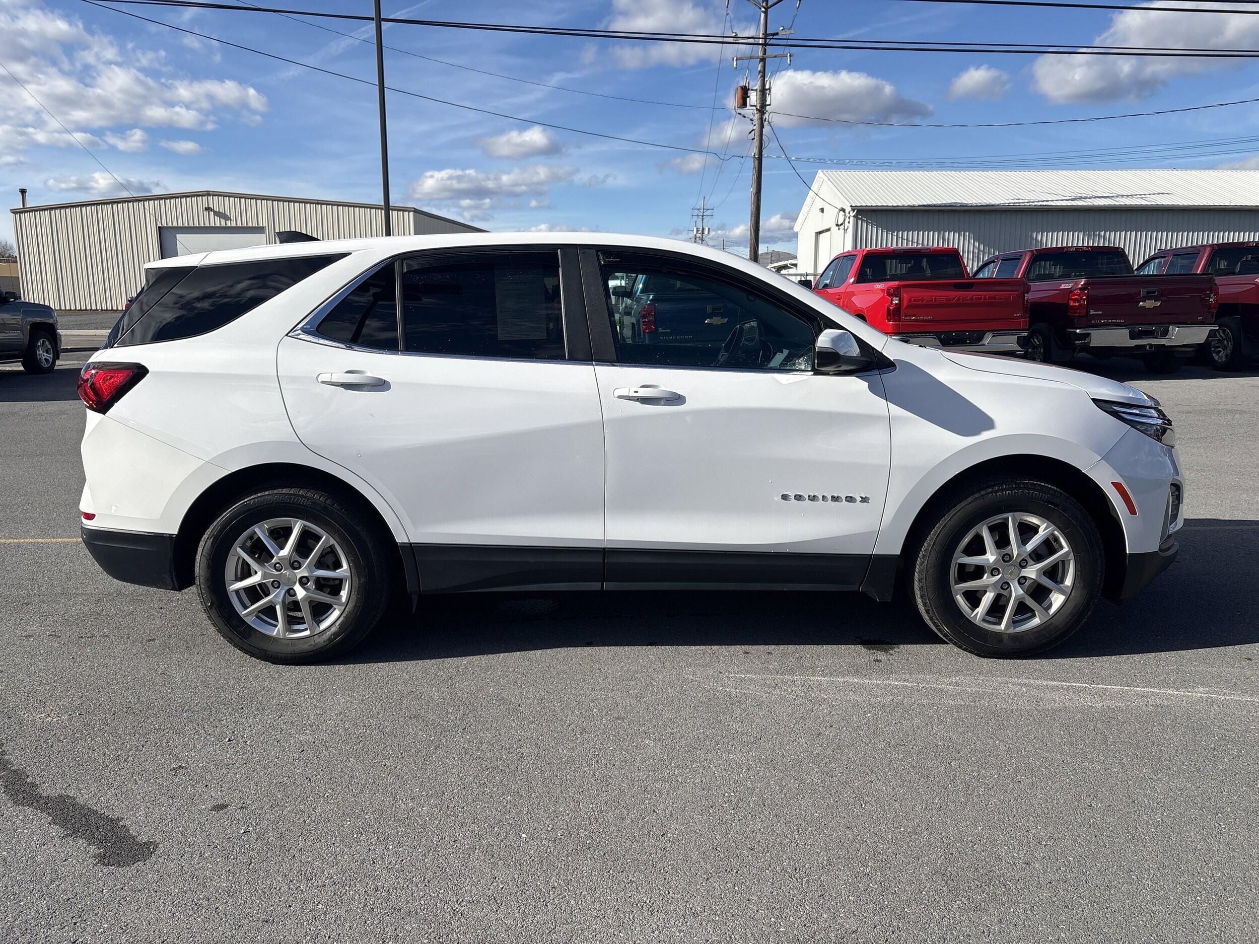 2022 Chevrolet Equinox LT photo 2