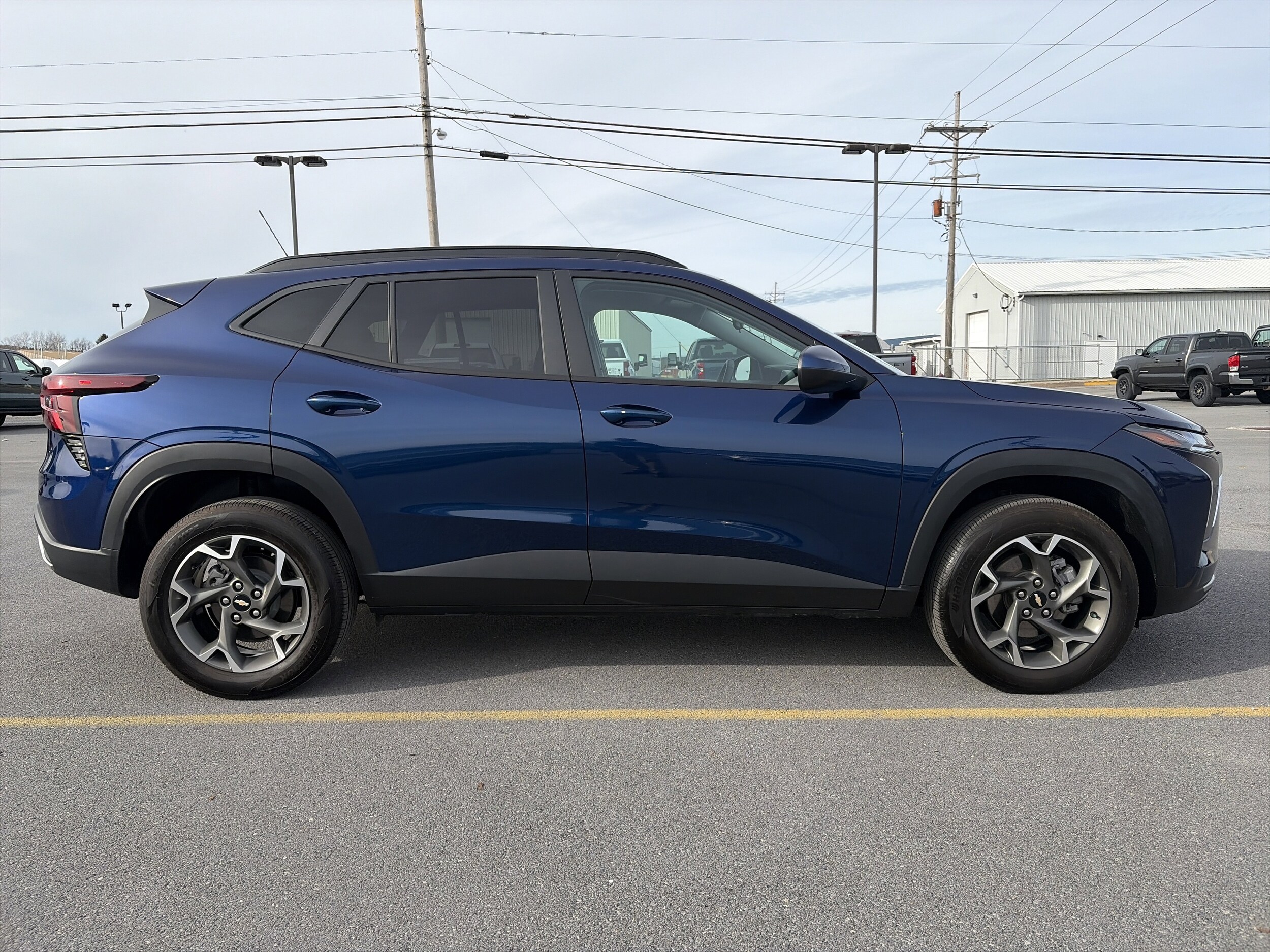 2024 Chevrolet Trax LT photo 2