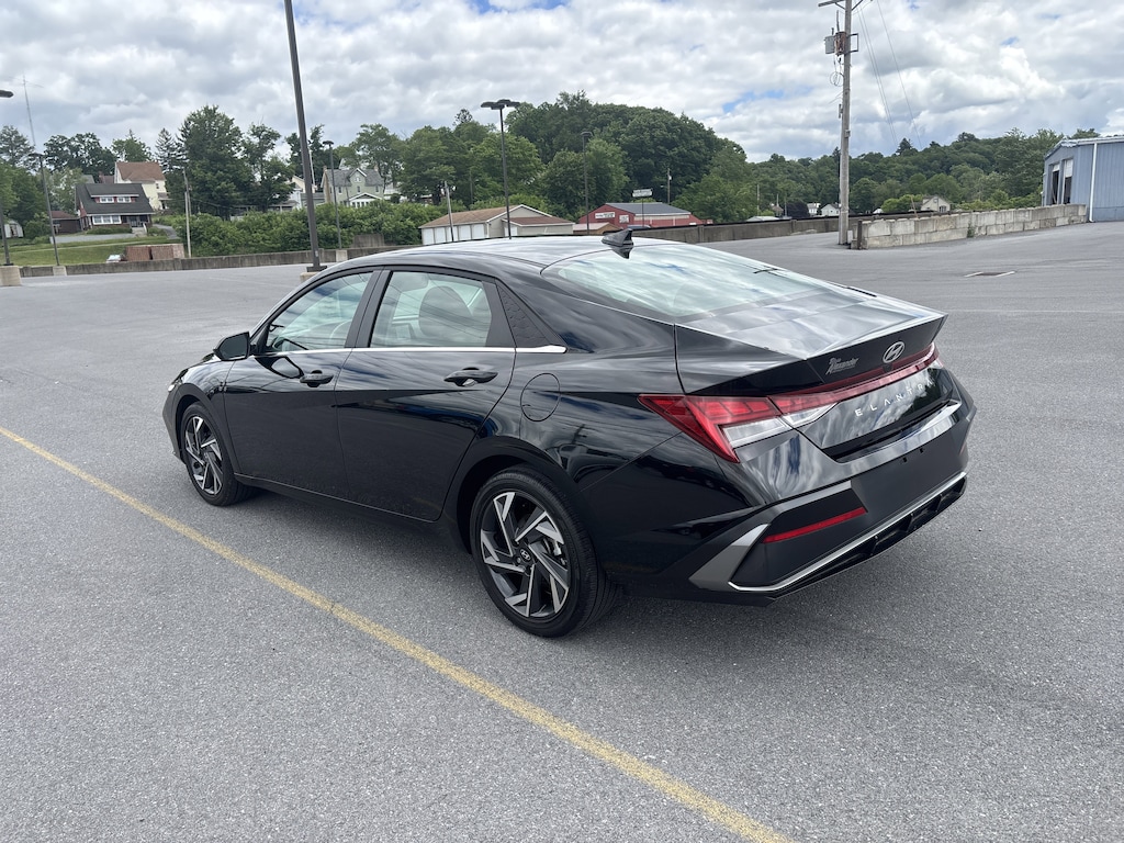 Used 2025 Hyundai Elantra SEL Convenience Sedan