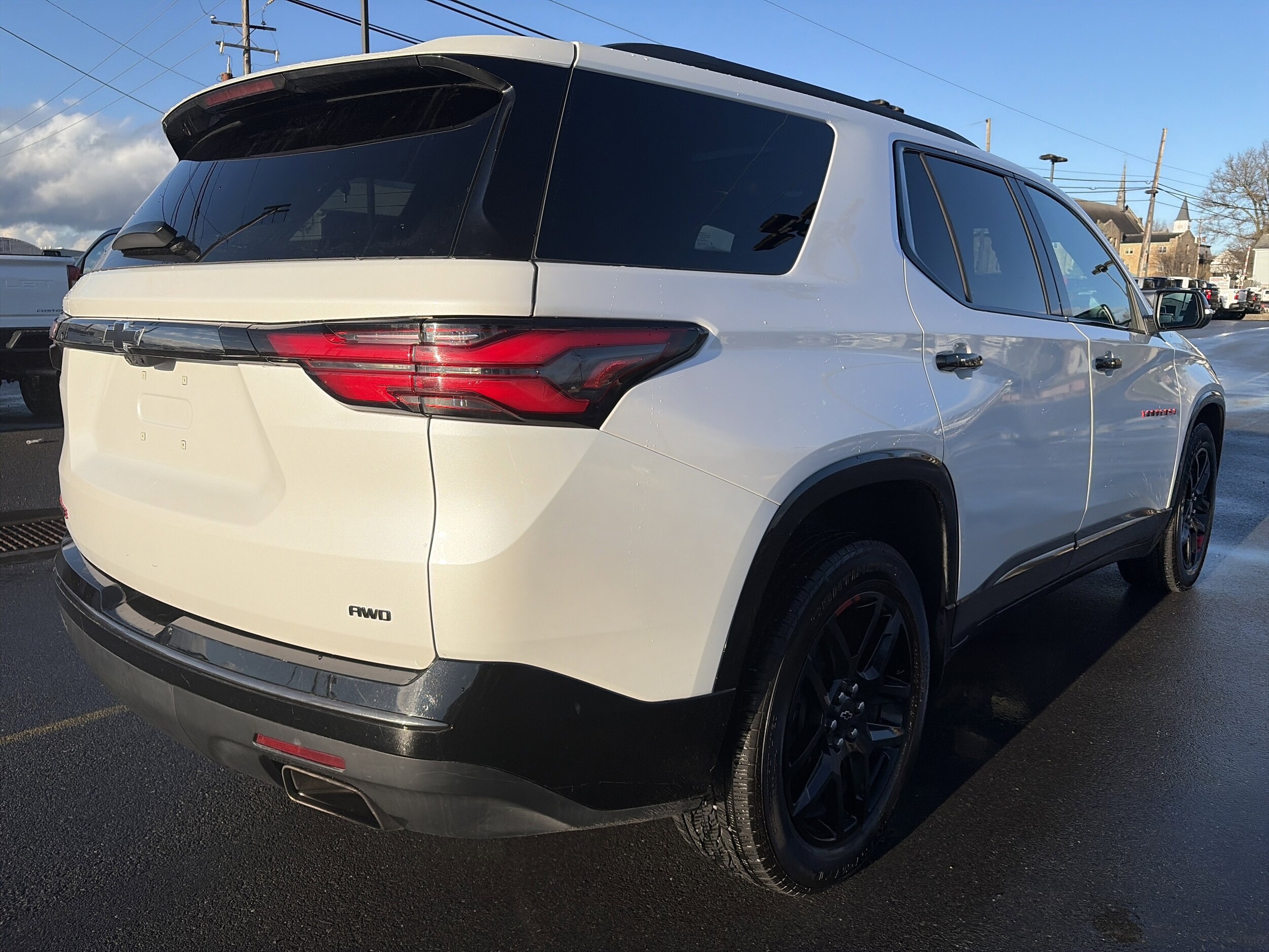 2023 Chevrolet Traverse Premier photo 3