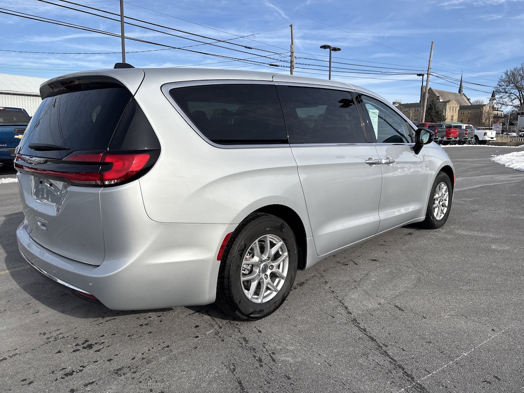 Used 2024 Chrysler Pacifica Touring L Van Passenger Van