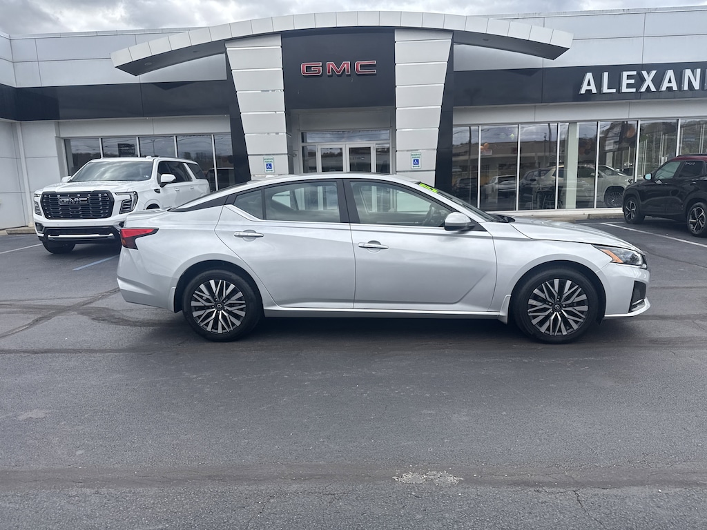 Used 2023 Nissan Altima 2.5 SV Sedan