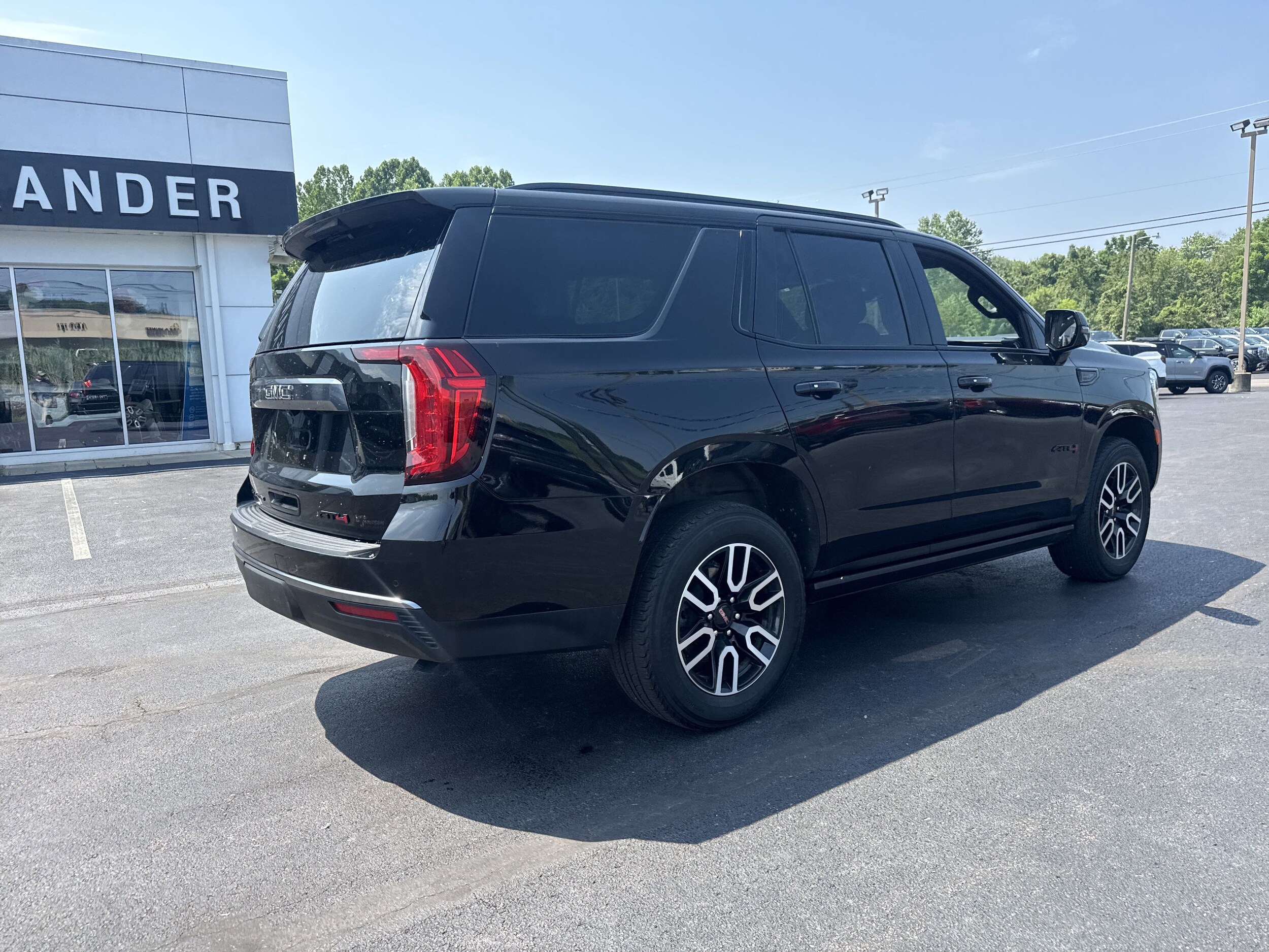 2023 Gmc Yukon AT4 photo 3