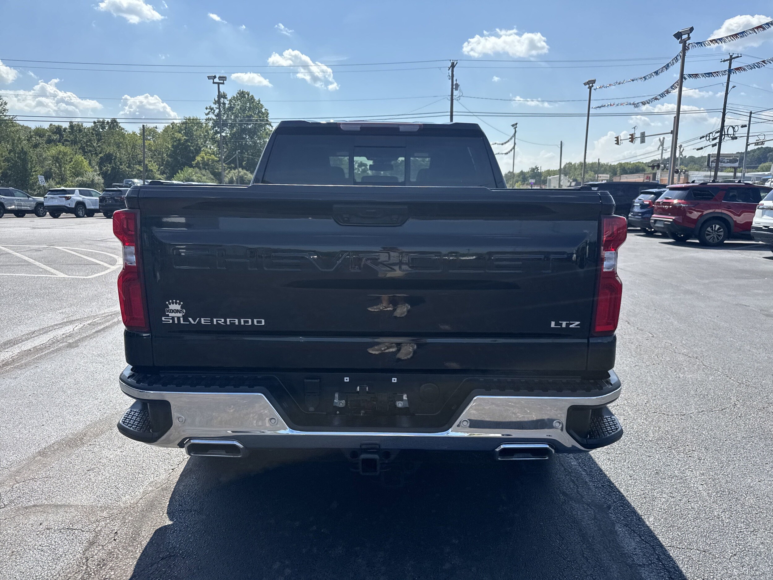 2022 Chevrolet Silverado 1500 LTZ photo 2