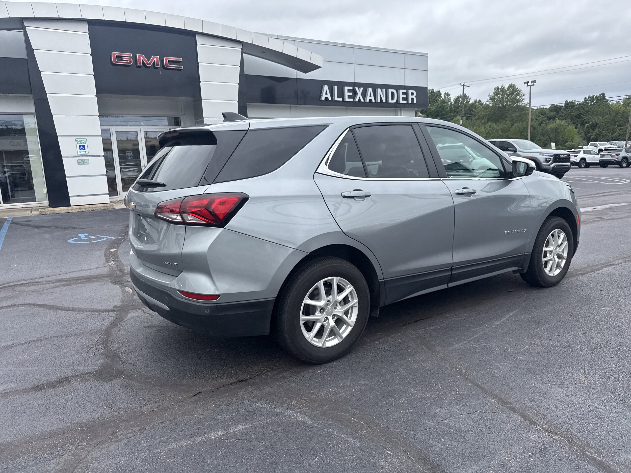 2023 Chevrolet Equinox LT photo 3