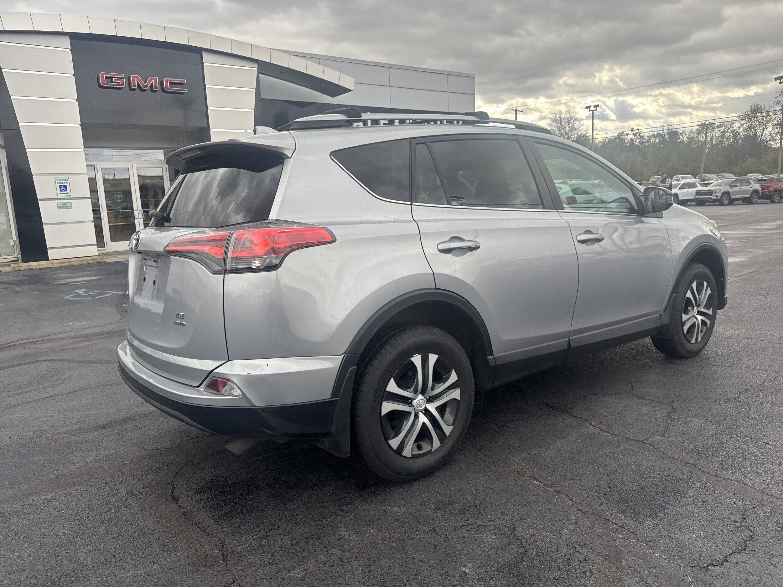 2017 Toyota RAV4 LE photo 2