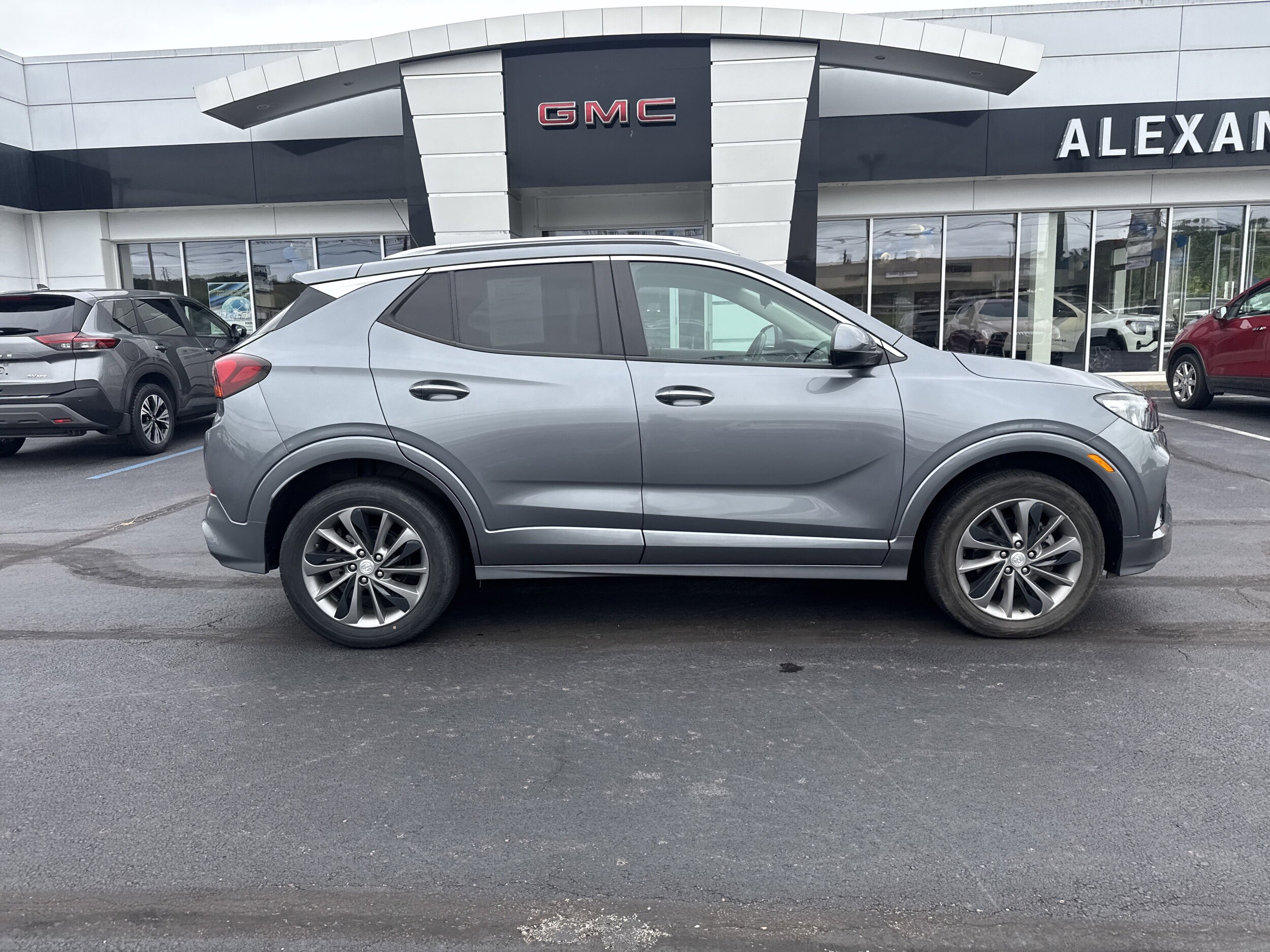2022 Buick Encore GX Select photo 2