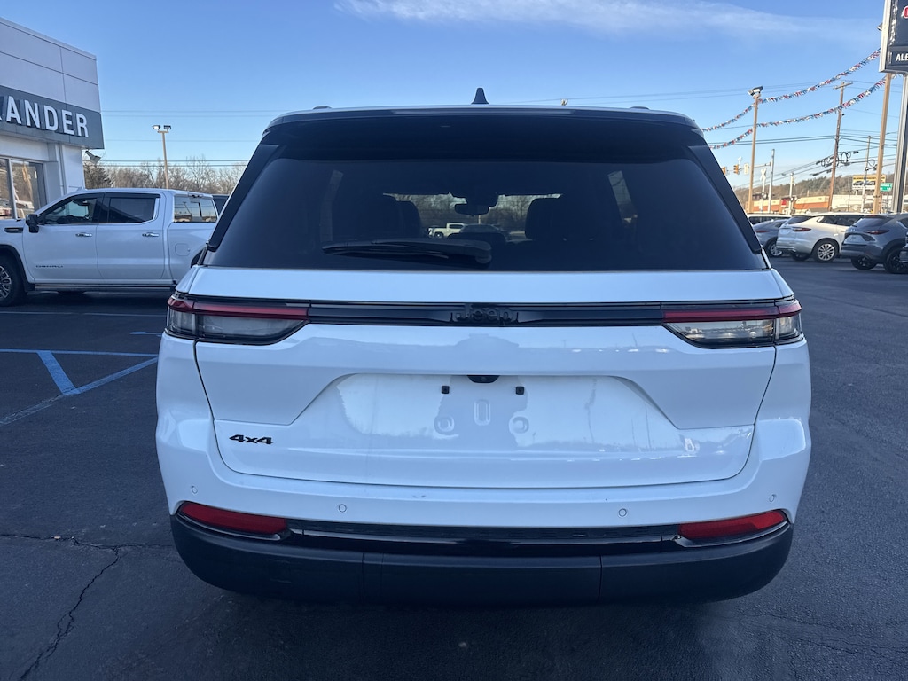 Used 2023 Jeep Grand Cherokee Laredo SUV