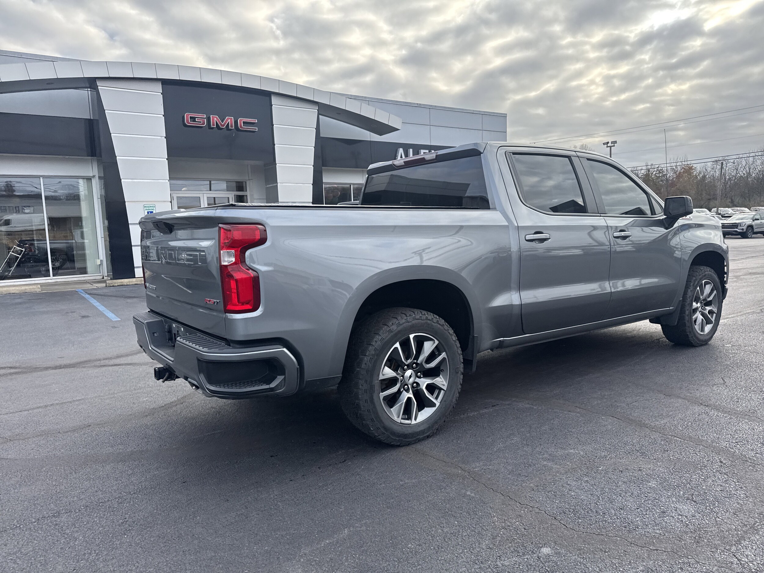 2021 Chevrolet Silverado 1500 RST photo 2