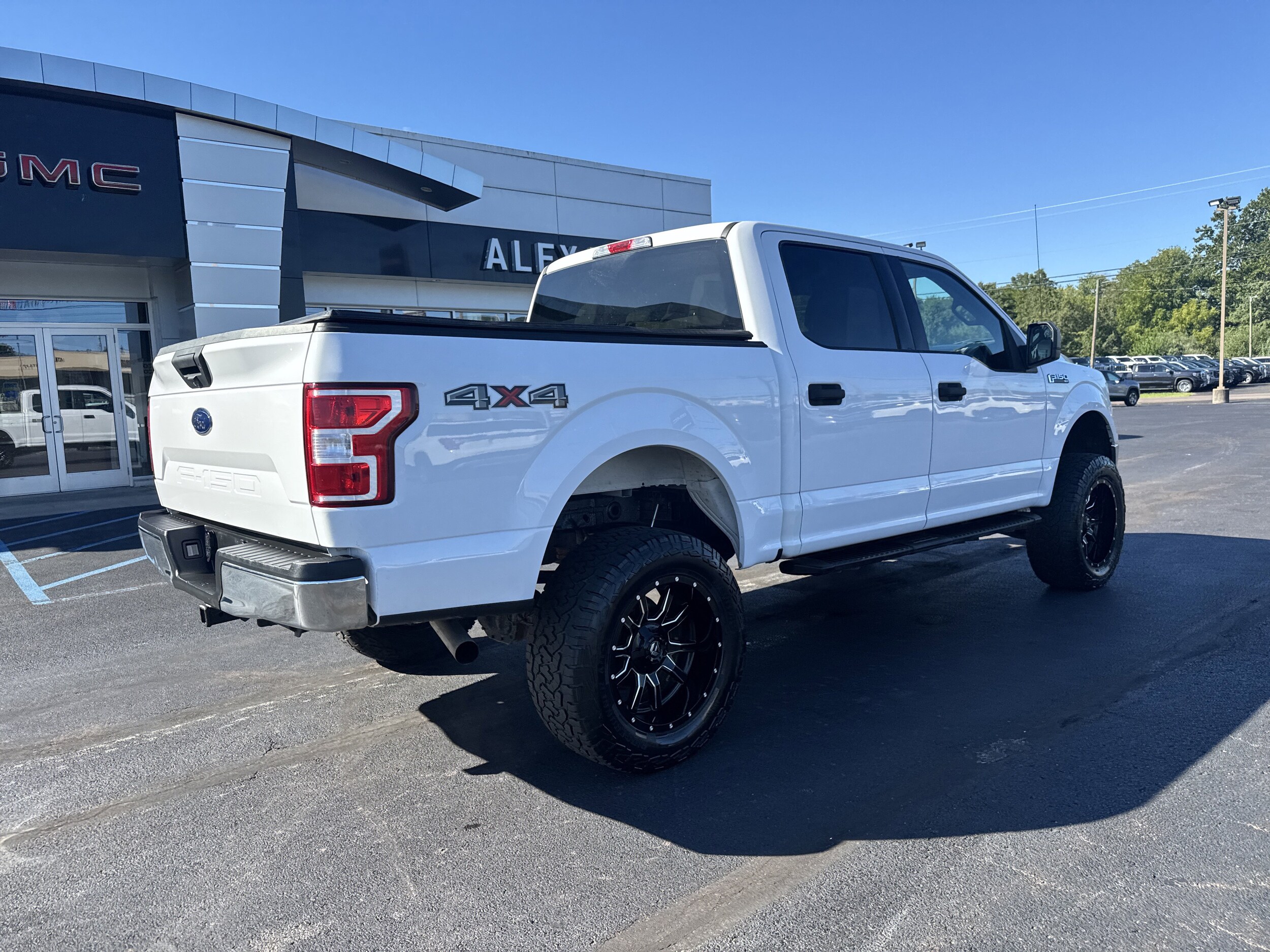 2019 Ford F-150 XLT photo 2