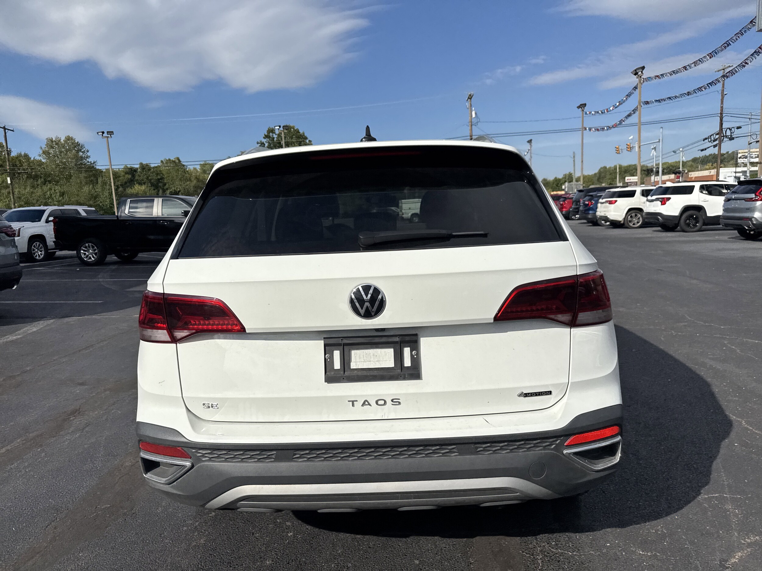 2024 Volkswagen Taos SE photo 3