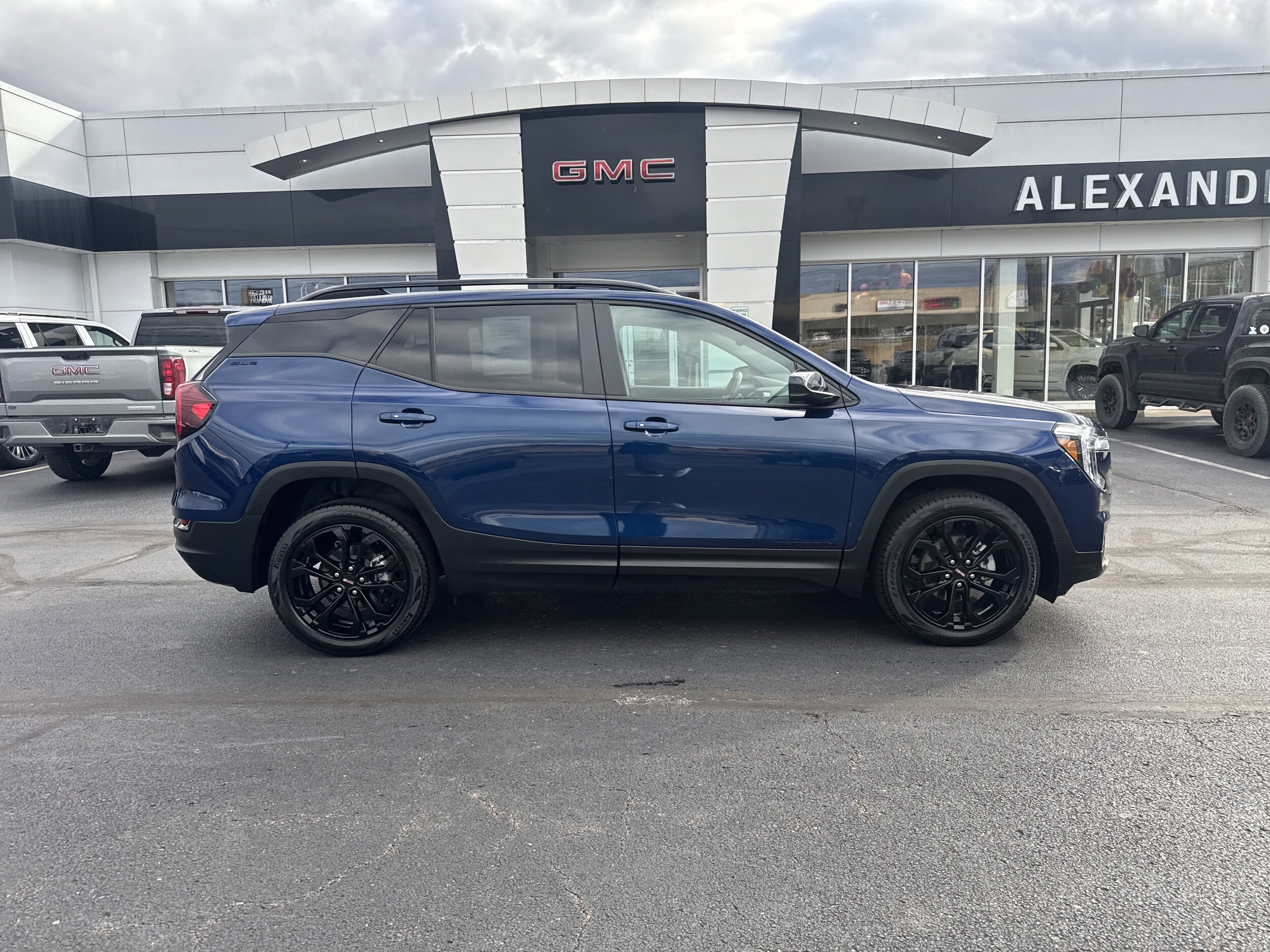 2022 Gmc Terrain SLE photo 2