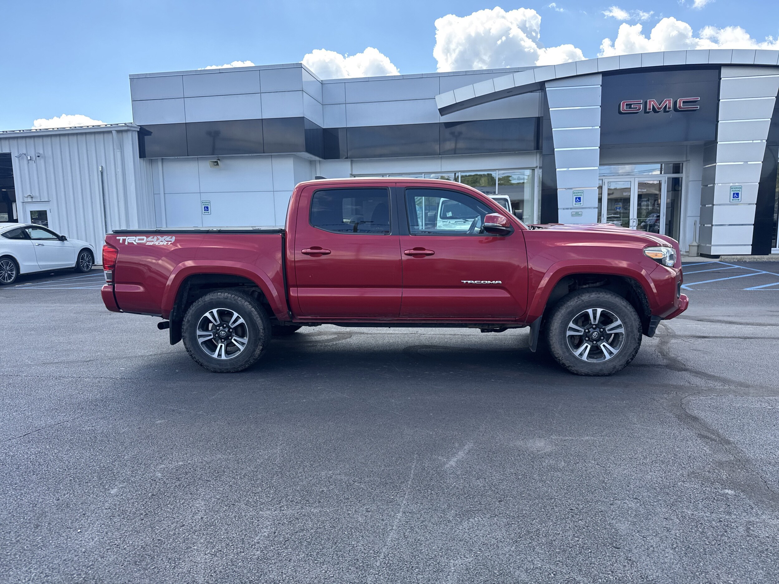 2016 Toyota Tacoma SR photo 2
