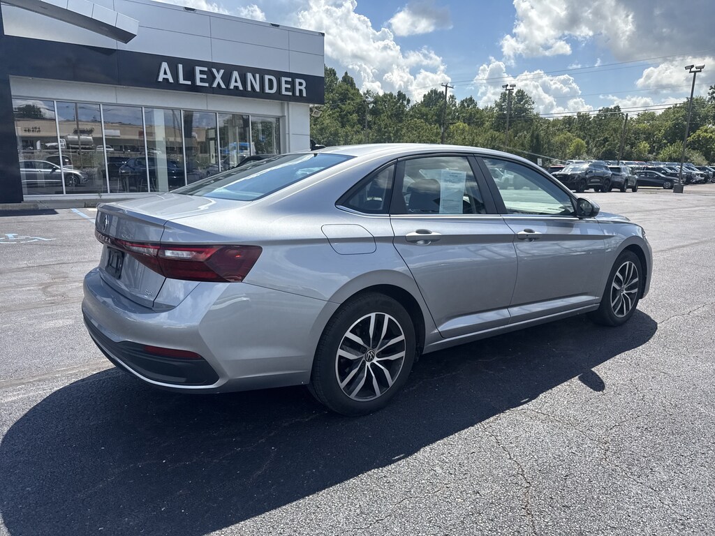 Used 2025 Volkswagen Jetta 1.5T SE Sedan