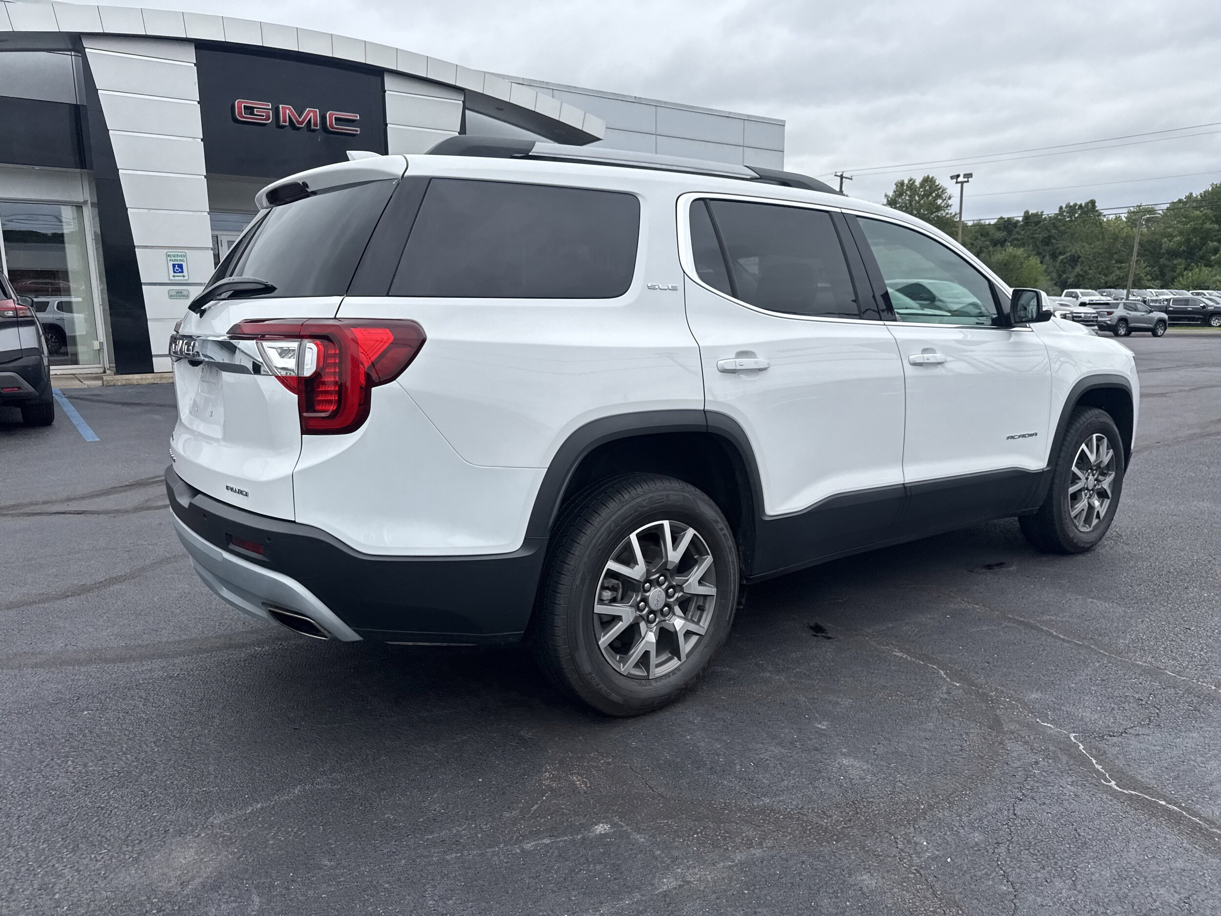 2023 Gmc Acadia SLE photo 3