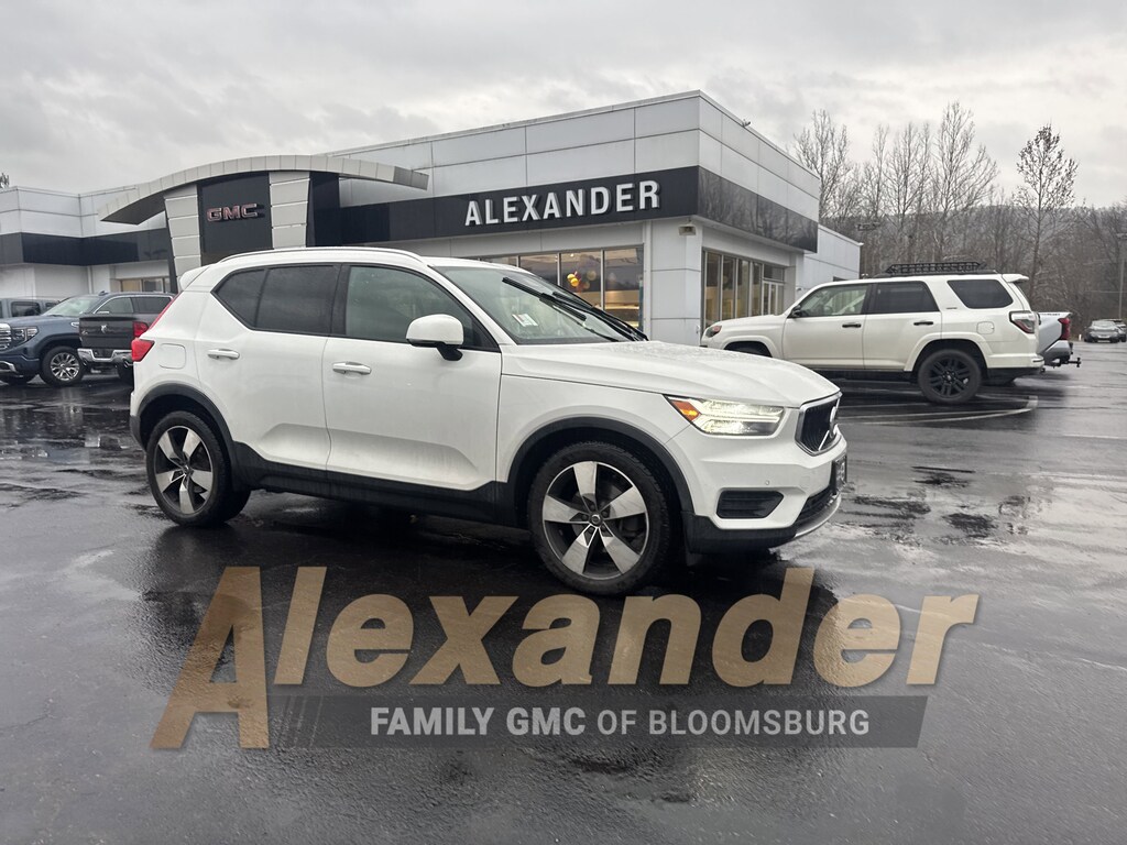 Used 2020 Volvo XC40 T5 Momentum SUV