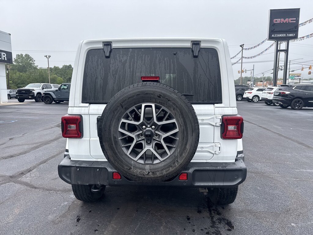 Used 2024 Jeep Wrangler Sahara SUV