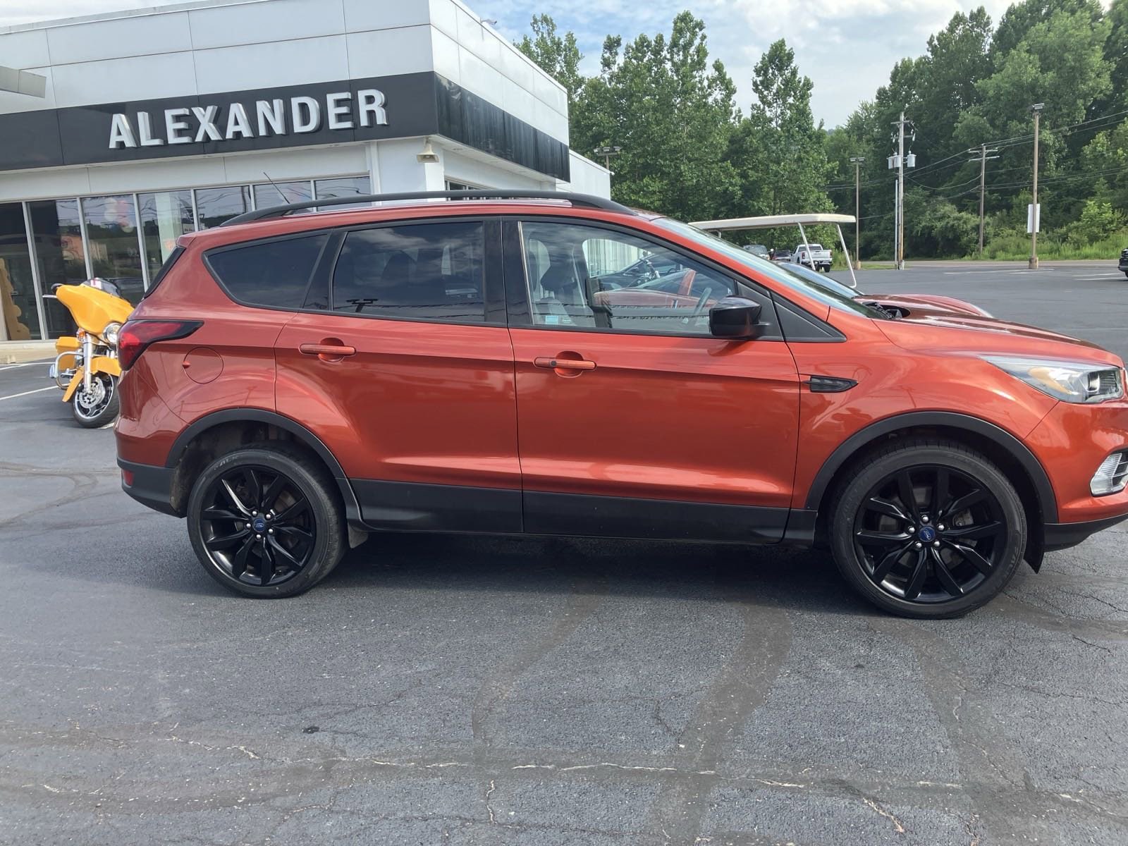 Used 2019 Ford Escape SE with VIN 1FMCU9GD1KUB29547 for sale in Montoursville, PA
