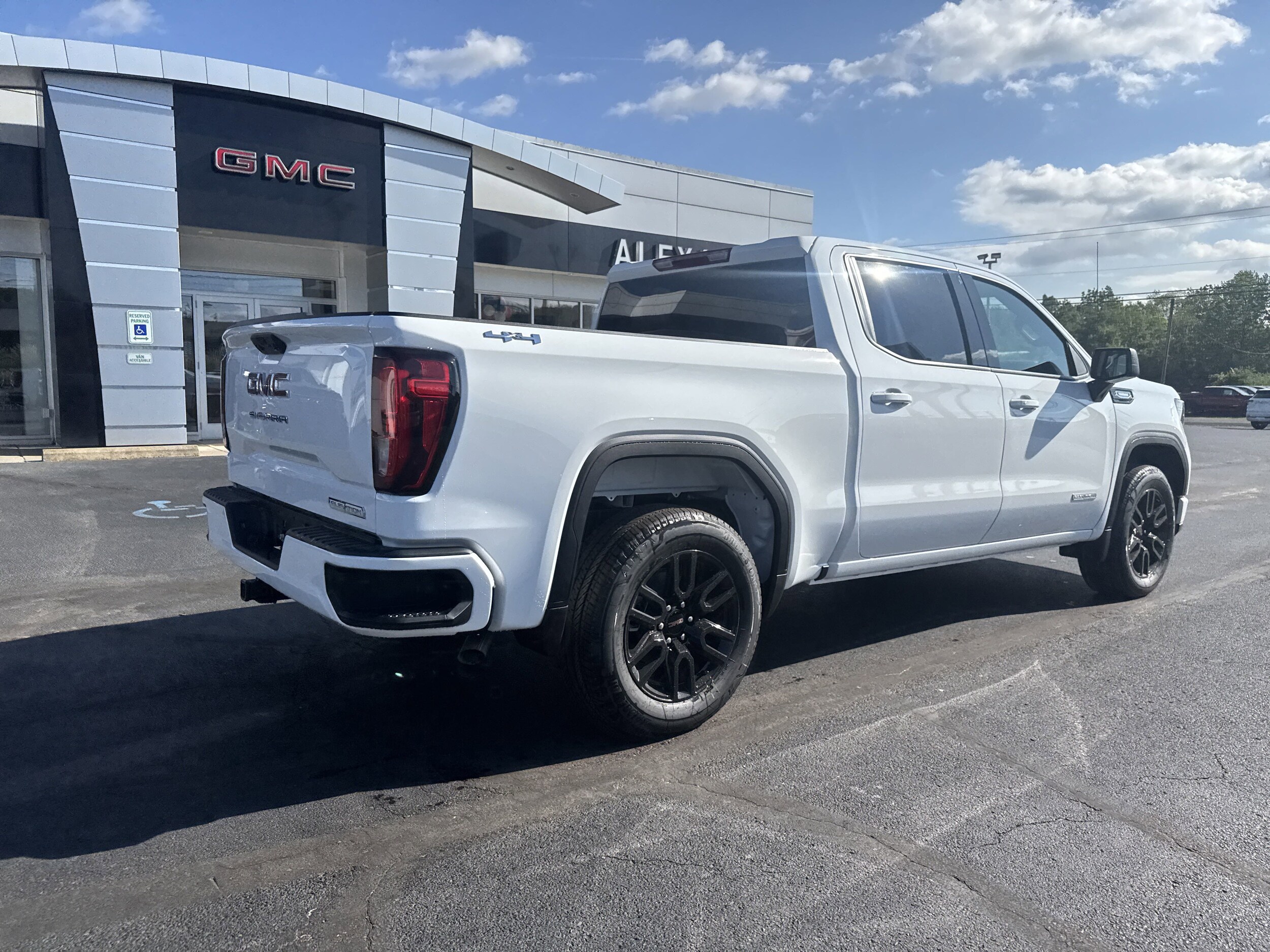 2025 Gmc Sierra 1500 Elevation photo 3