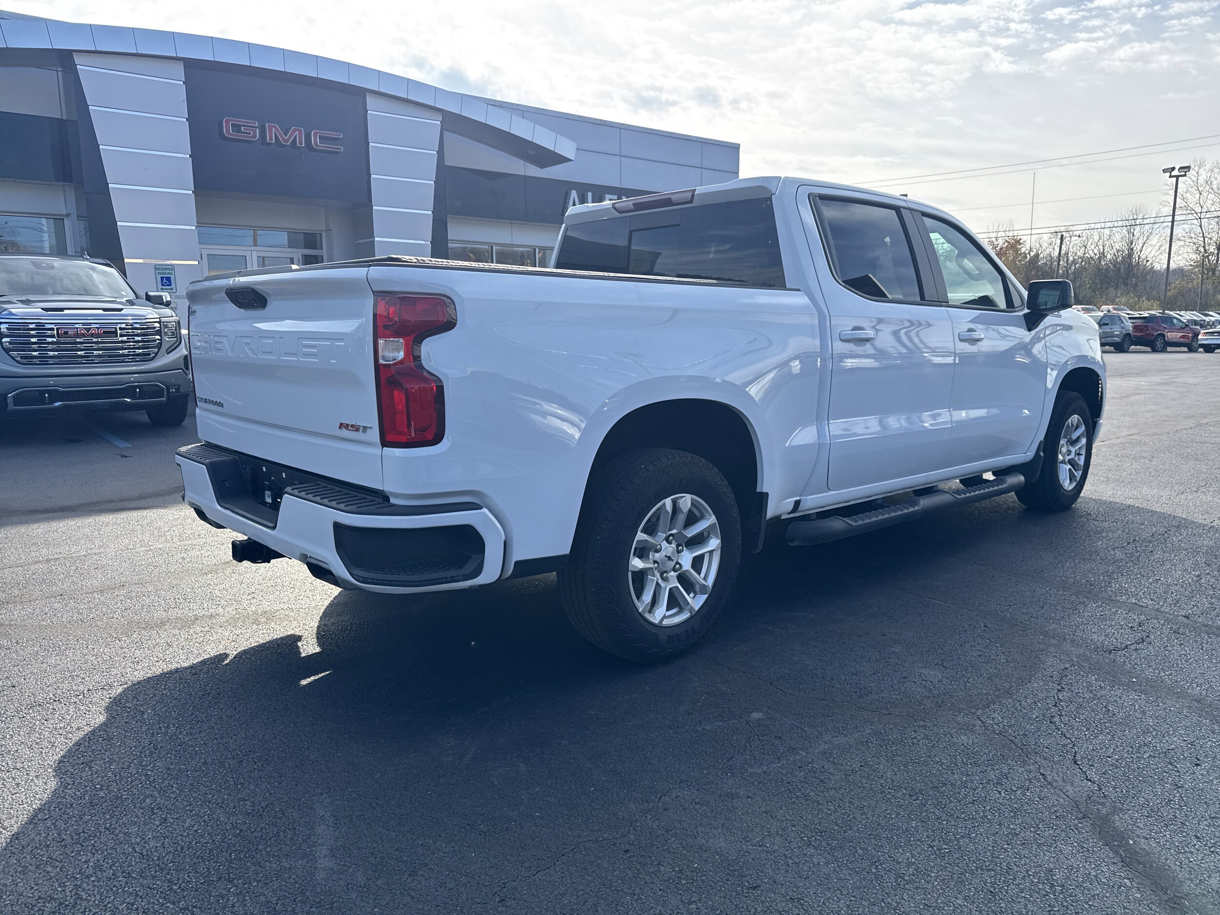 2023 Chevrolet Silverado 1500 RST photo 2