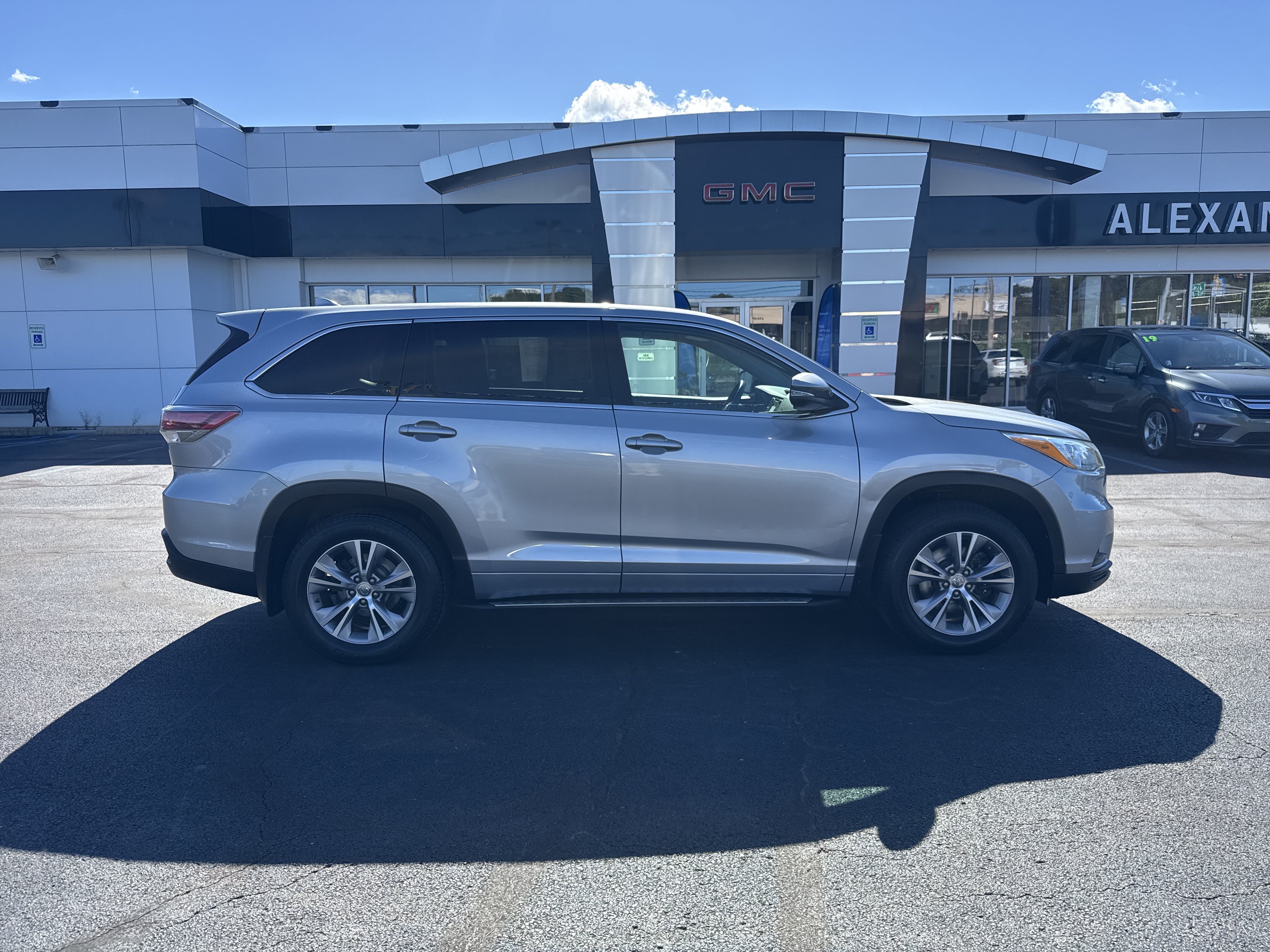 Used 2015 Toyota Highlander LE Plus V6 SUV