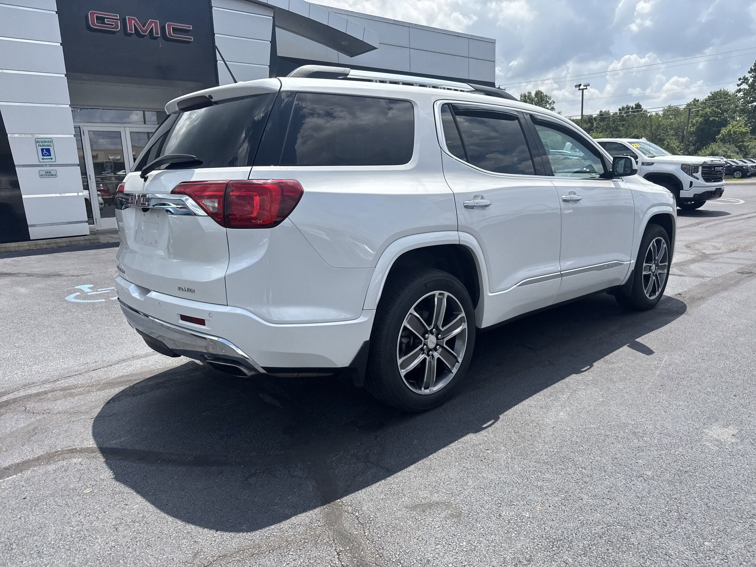 2019 Gmc Acadia Denali photo 2
