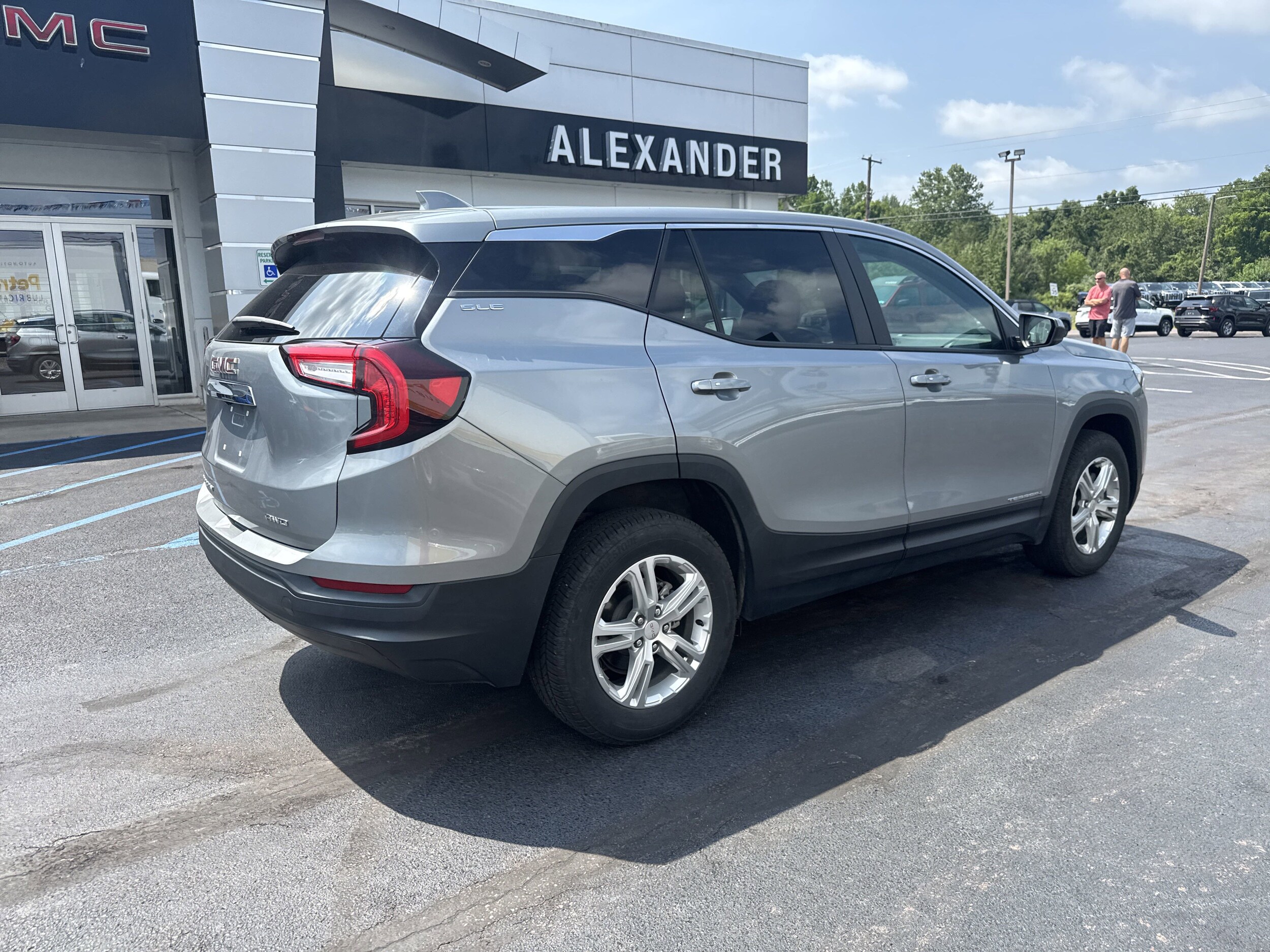 2024 Gmc Terrain SLE photo 3