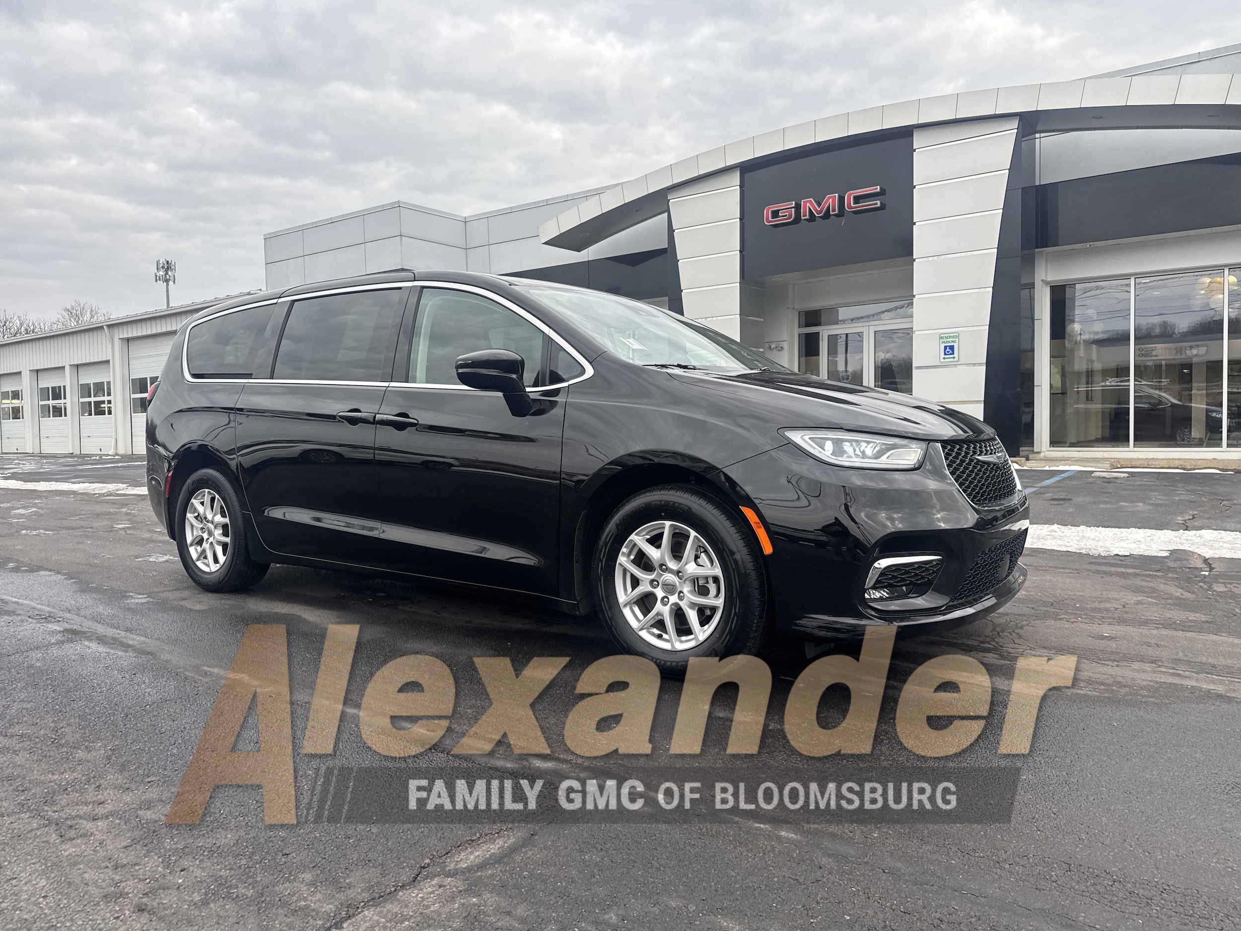 2024 Chrysler Pacifica Touring L's photo