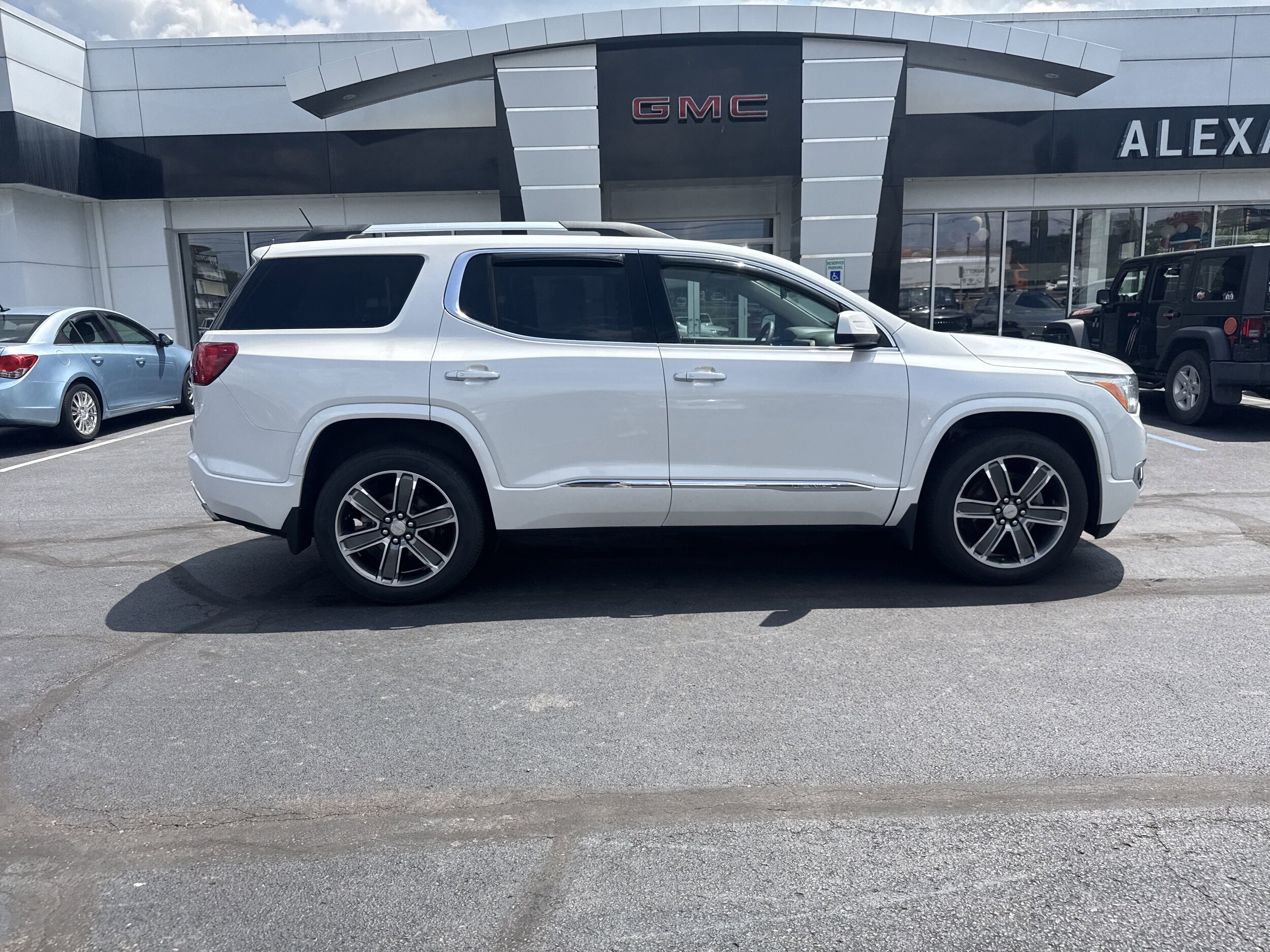 2019 Gmc Acadia Denali photo 2
