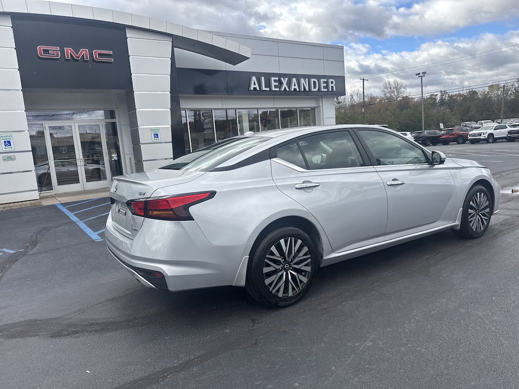 Used 2023 Nissan Altima 2.5 SV Sedan
